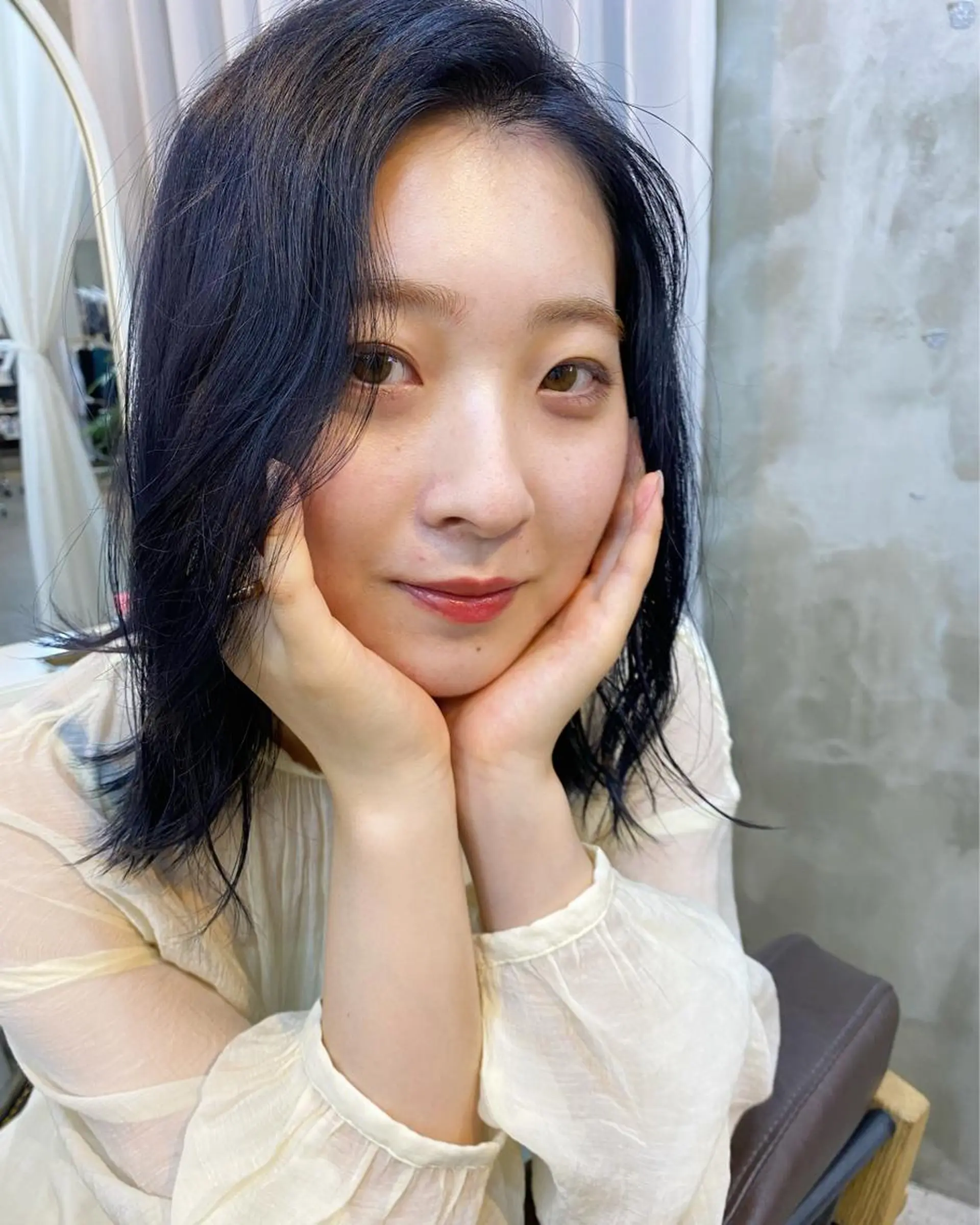 ミディアム カラー ヘアアレンジ 黒髪 ブリーチ ブルーカラー ブルーブラック 志賀 あずみのヘアスタイル