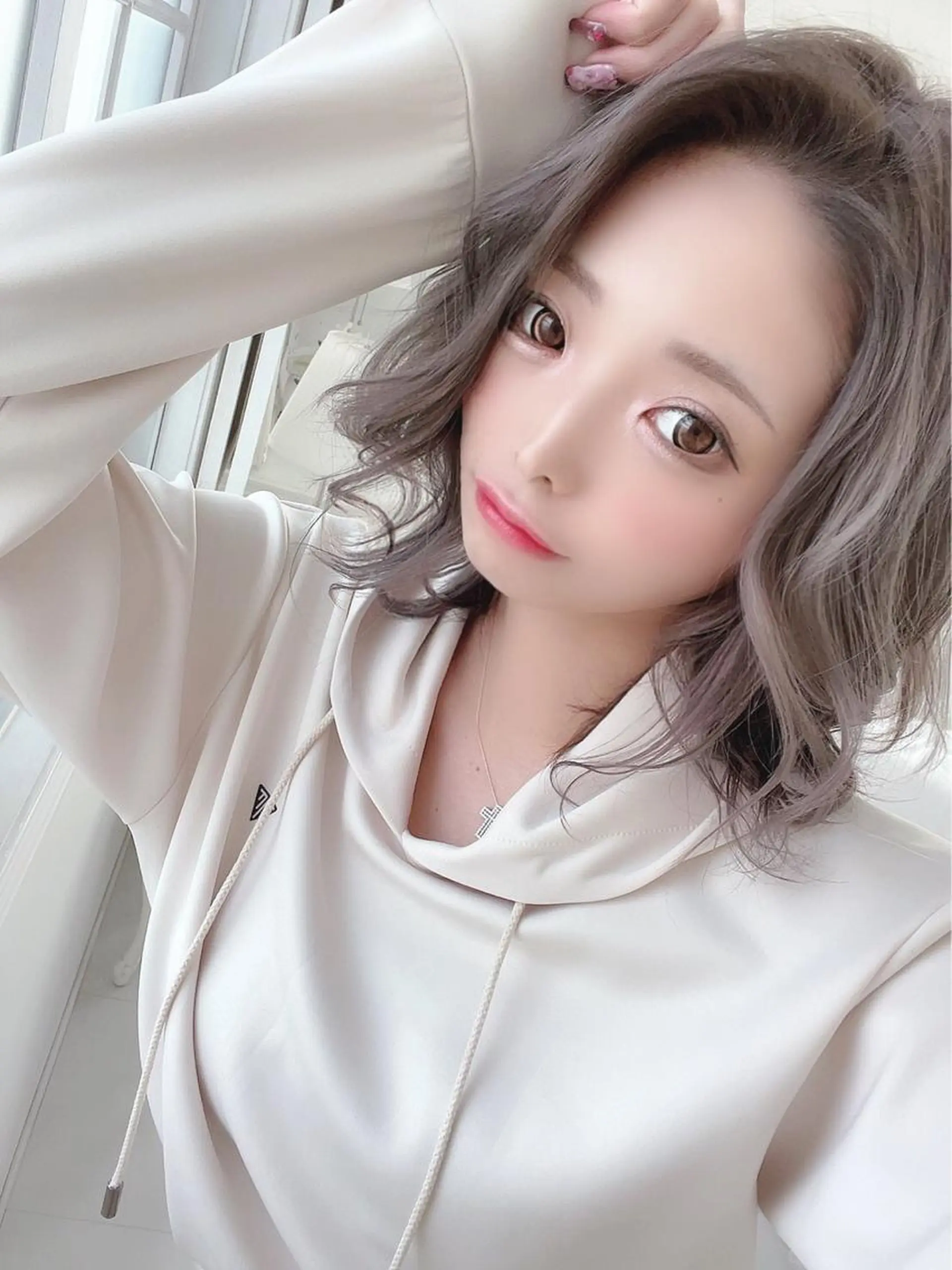 ミディアム カラー アッシュ シルバー シルバーアッシュ ヘアカラー トリートメント 💓シールエクステ for...のヘアスタイル