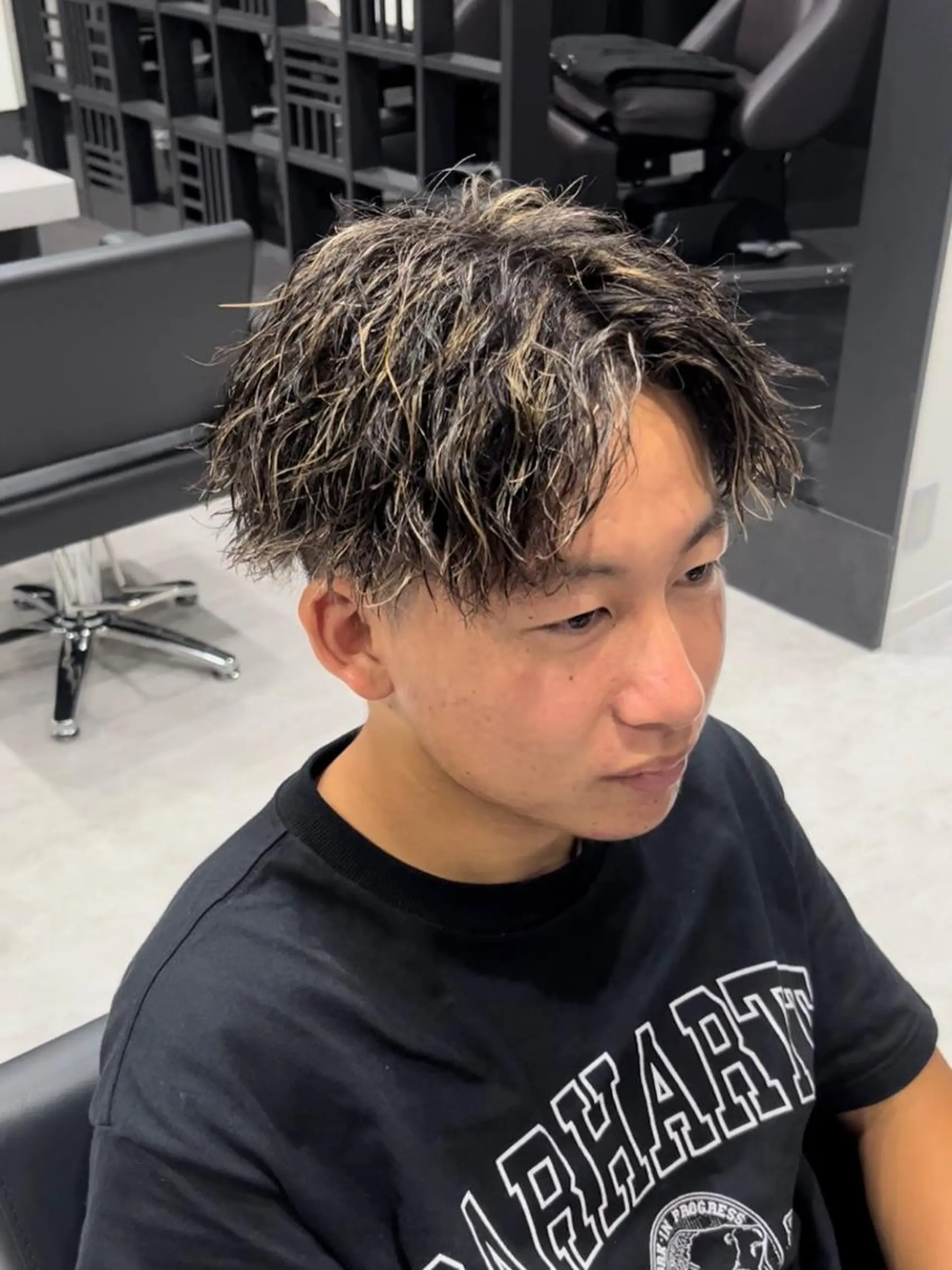 ショート パーマ メンズ メンズハイライト ハイライト 【店長】メンズ職人 短髪　ハイトーン🔥のヘアスタイル