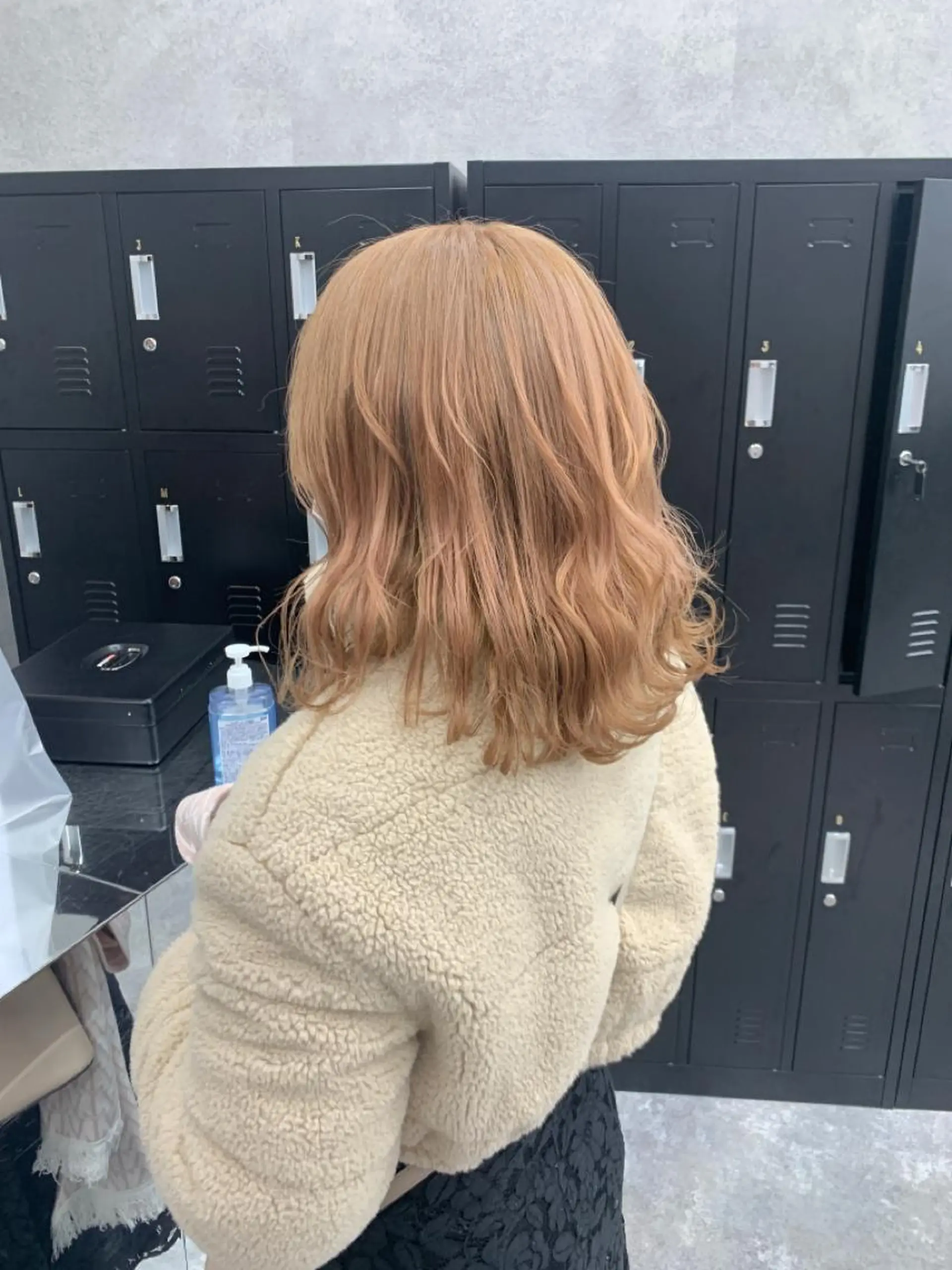 ミディアム カラー ヘアアレンジ メンズ ショートボブ ミディアムパーマ メンズバレイヤージュ メンズブリーチ メンズハイライト ヘアカラー 🌈難波🌈ベージュ カラー【ヒロム】のヘアスタイル