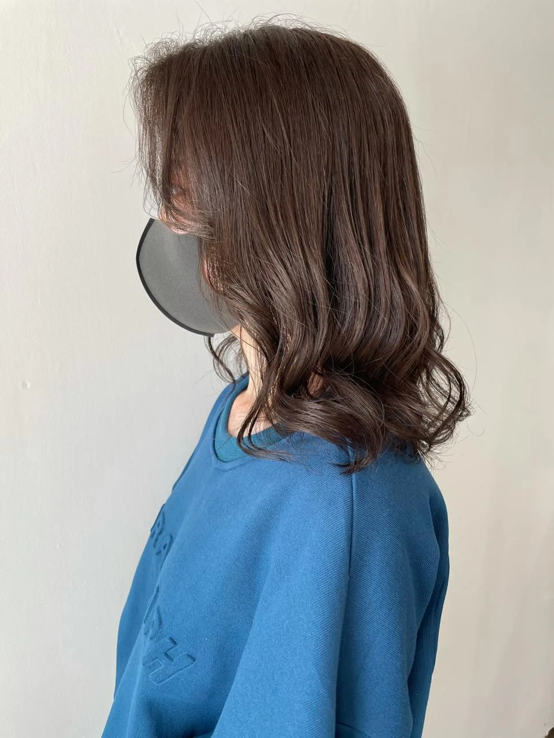 ミディアム カラー 安藤 佑衣のヘアスタイル