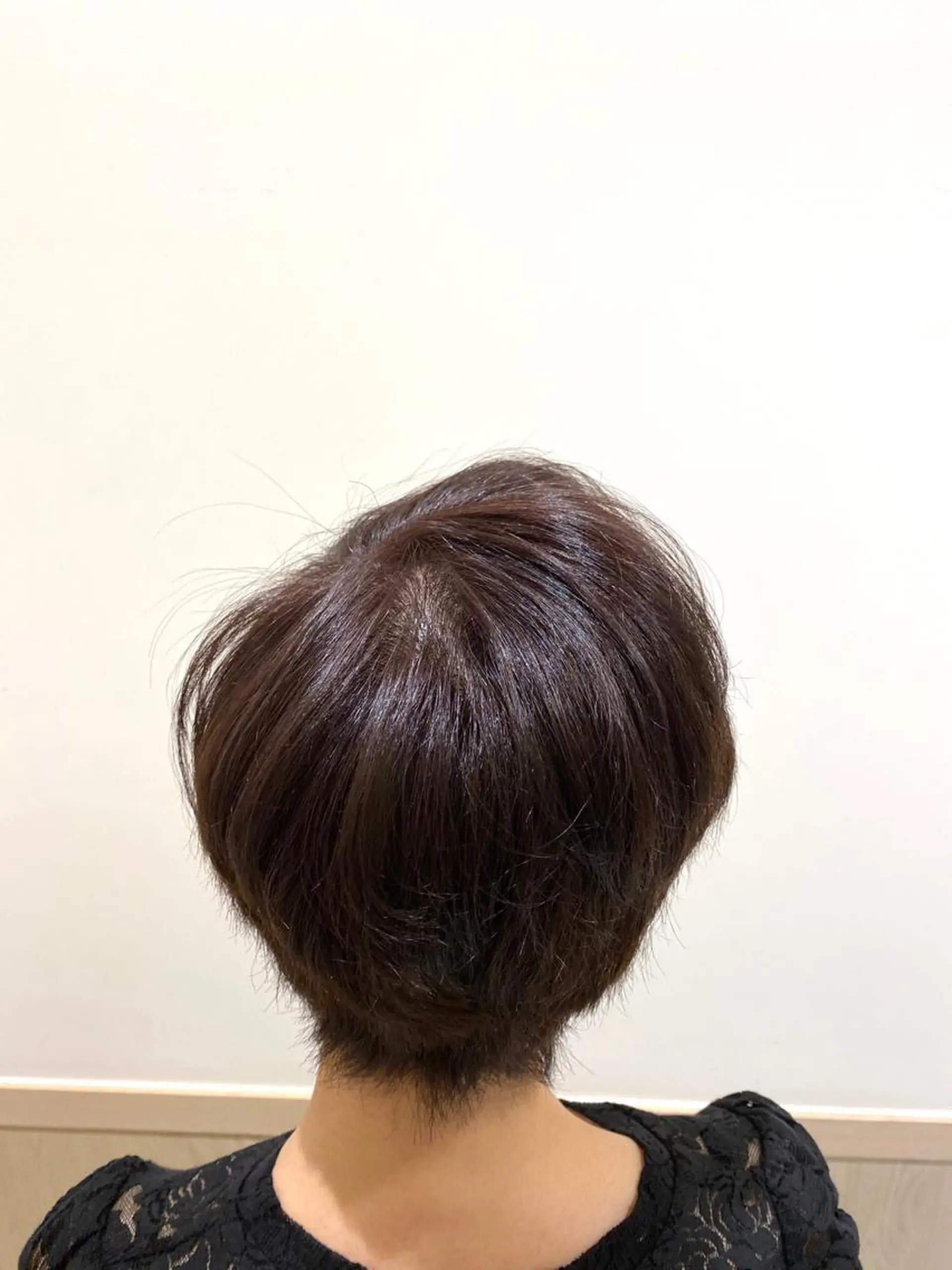 ショート 新宿スペインカール ヨモギダのヘアスタイル