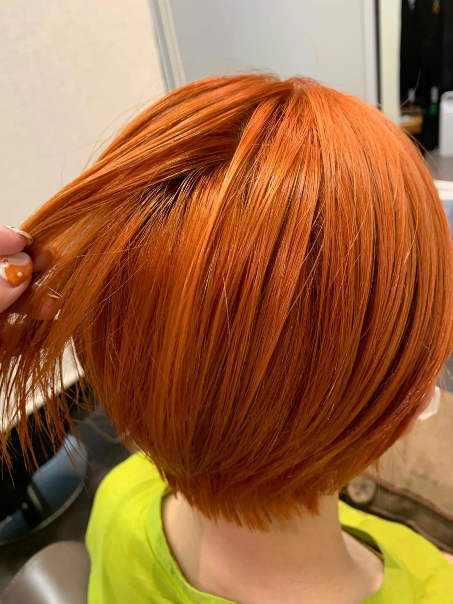 ショート カラー ヘアアレンジ ショートボブ 丸みショート オレンジ ボブ ショートヘア サナ🌱 切りっぱなしボブのヘアスタイル