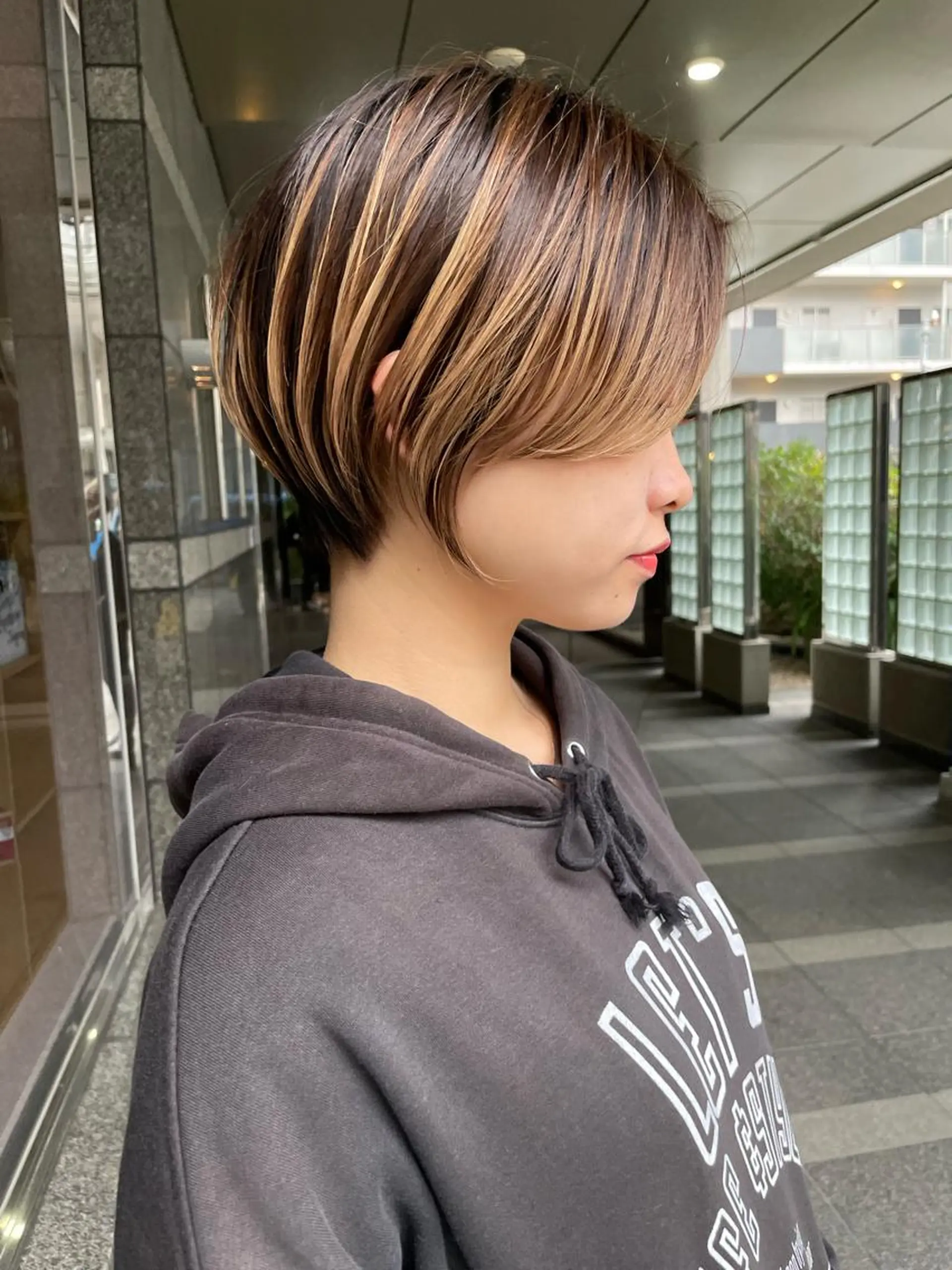 ショート カラー ショートボブ ブルーカラー ボブ 顔周りカット ショートヘア 💛うる艶ハイトーン LEON💛のヘアスタイル