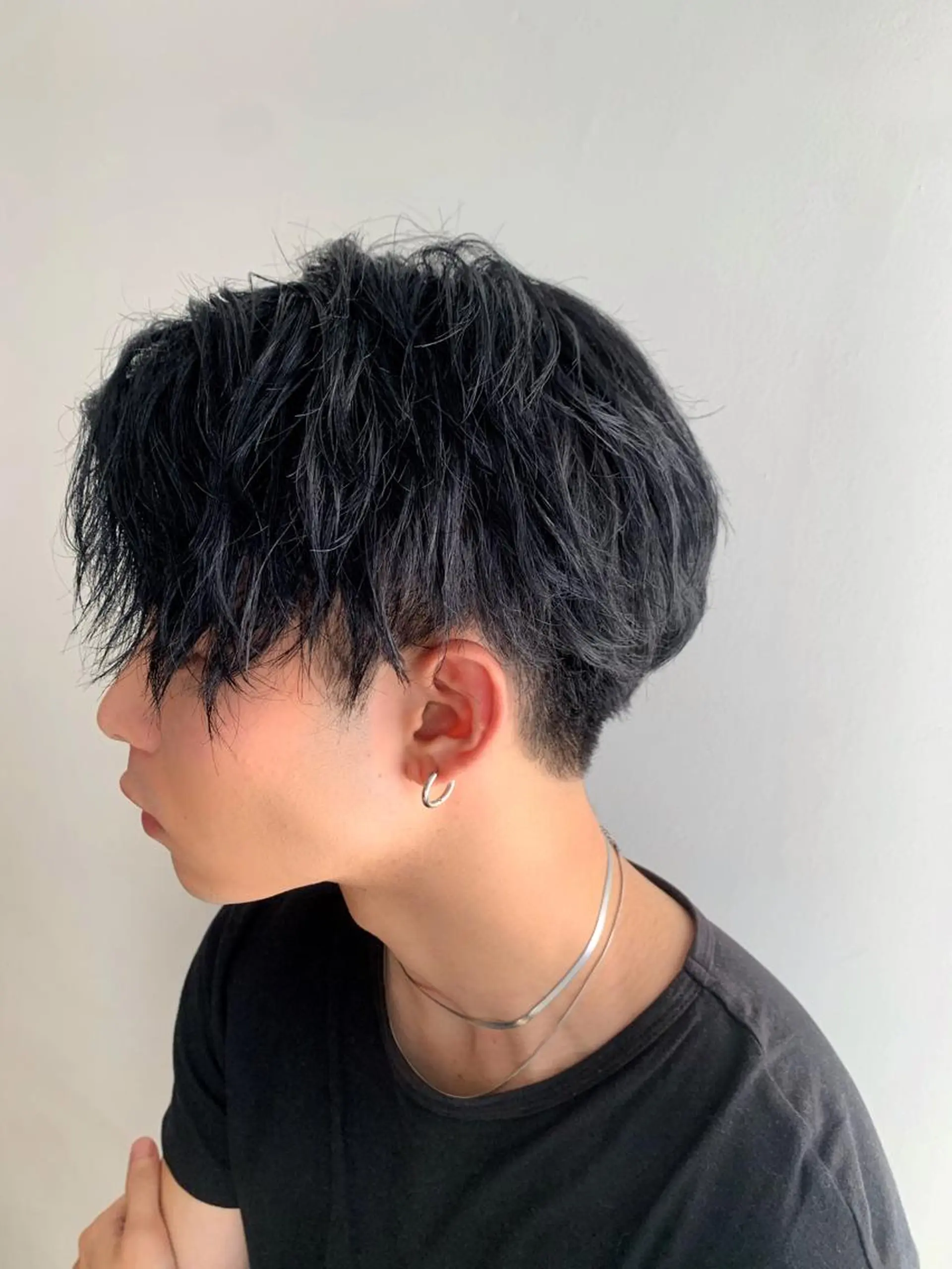 ショート パーマ メンズ アップバング メンズブリーチ センターパート フェードカット メンズハイライト メンズStylist 山根慧のヘアスタイル