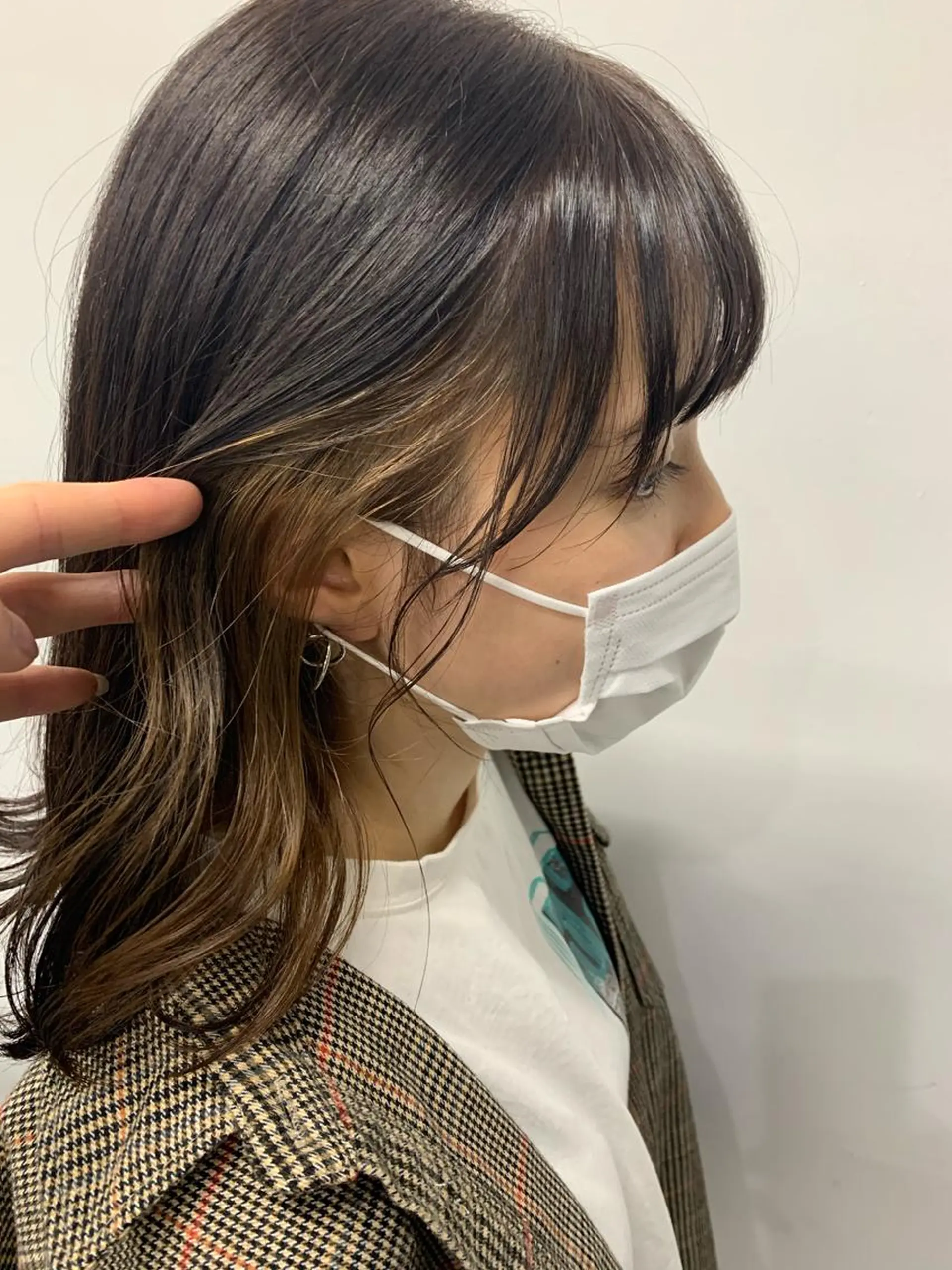 ミディアム カラー イヤリングカラー 韓国レイヤー ハッシュカットのヘアスタイル