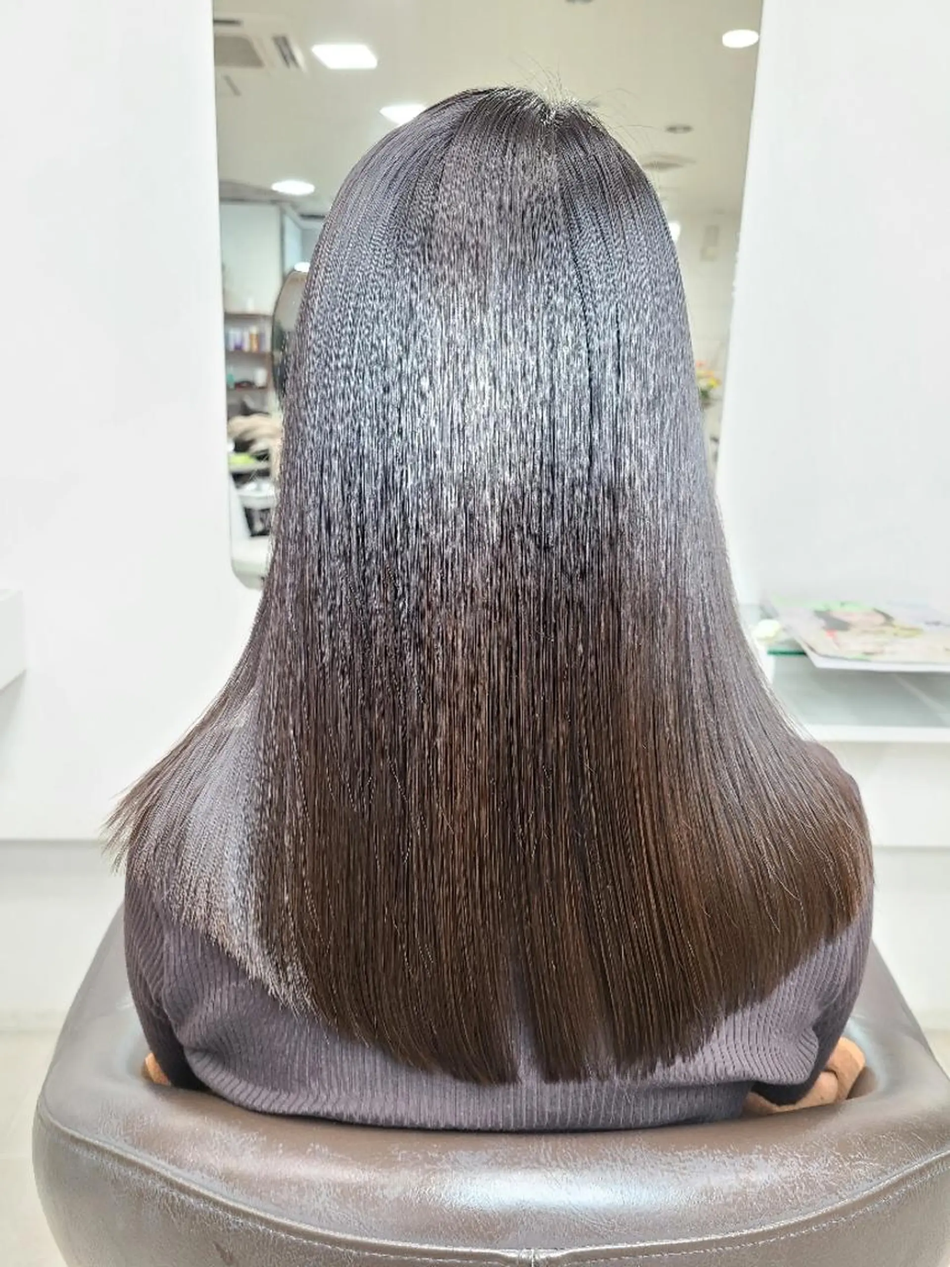 セミロング GO TODAYシェアサロン岡山店所属・🎗️髪質改善・美髪 艶髪🥇小西邦生のヘアスタイル