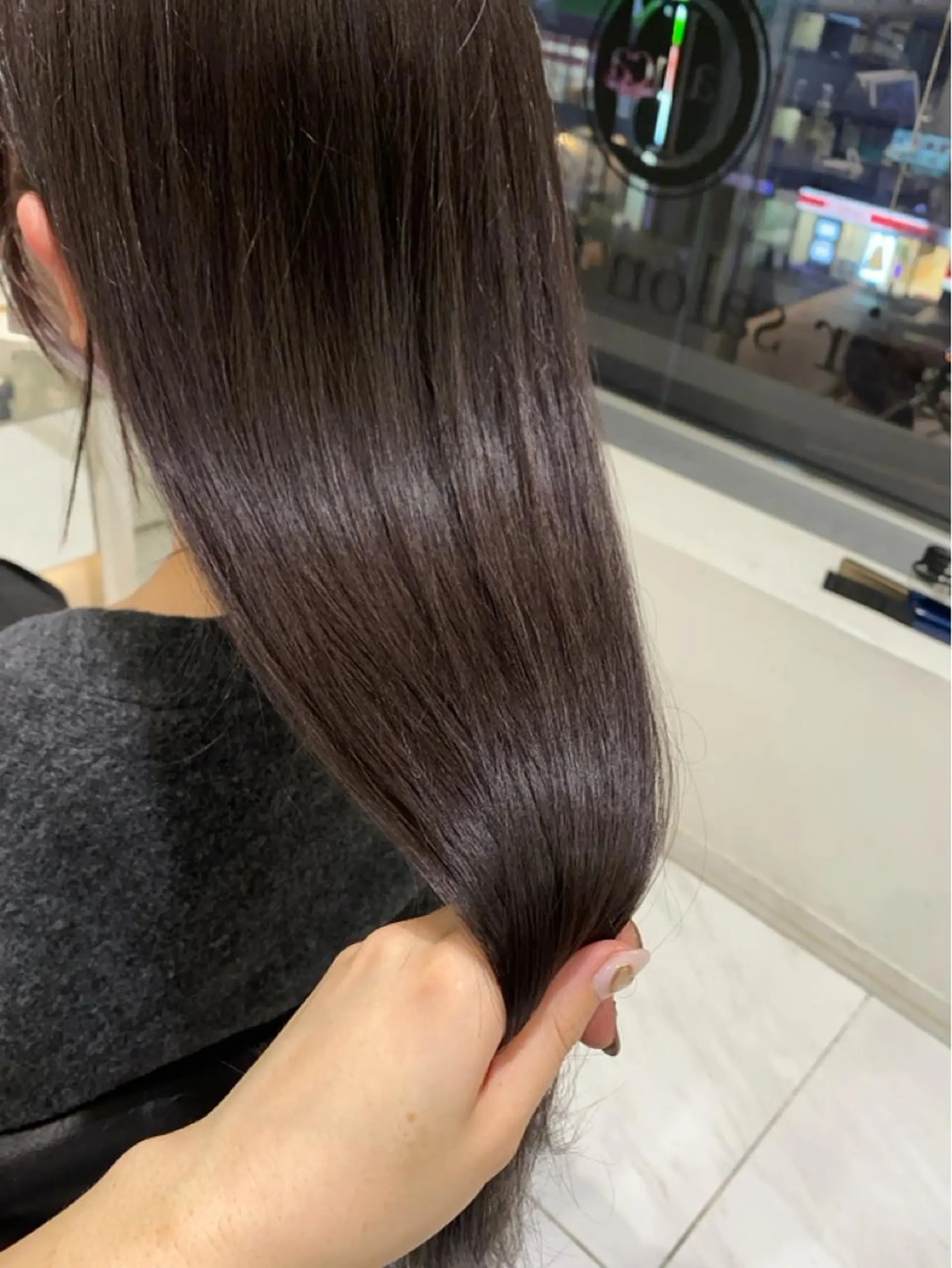 ロング カット ヘアカラー トリートメント ヘアセット 韓国レイヤーカット 🇰🇷mireiのヘアスタイル