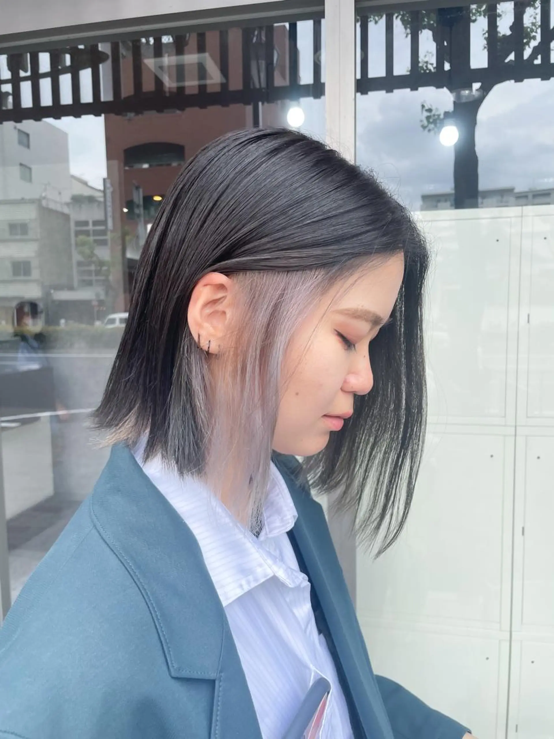 ミディアム カラー イヤリングカラー シルバー ホワイトシルバー ヘアカラー イワタ マハ/ minim hairのヘアスタイル