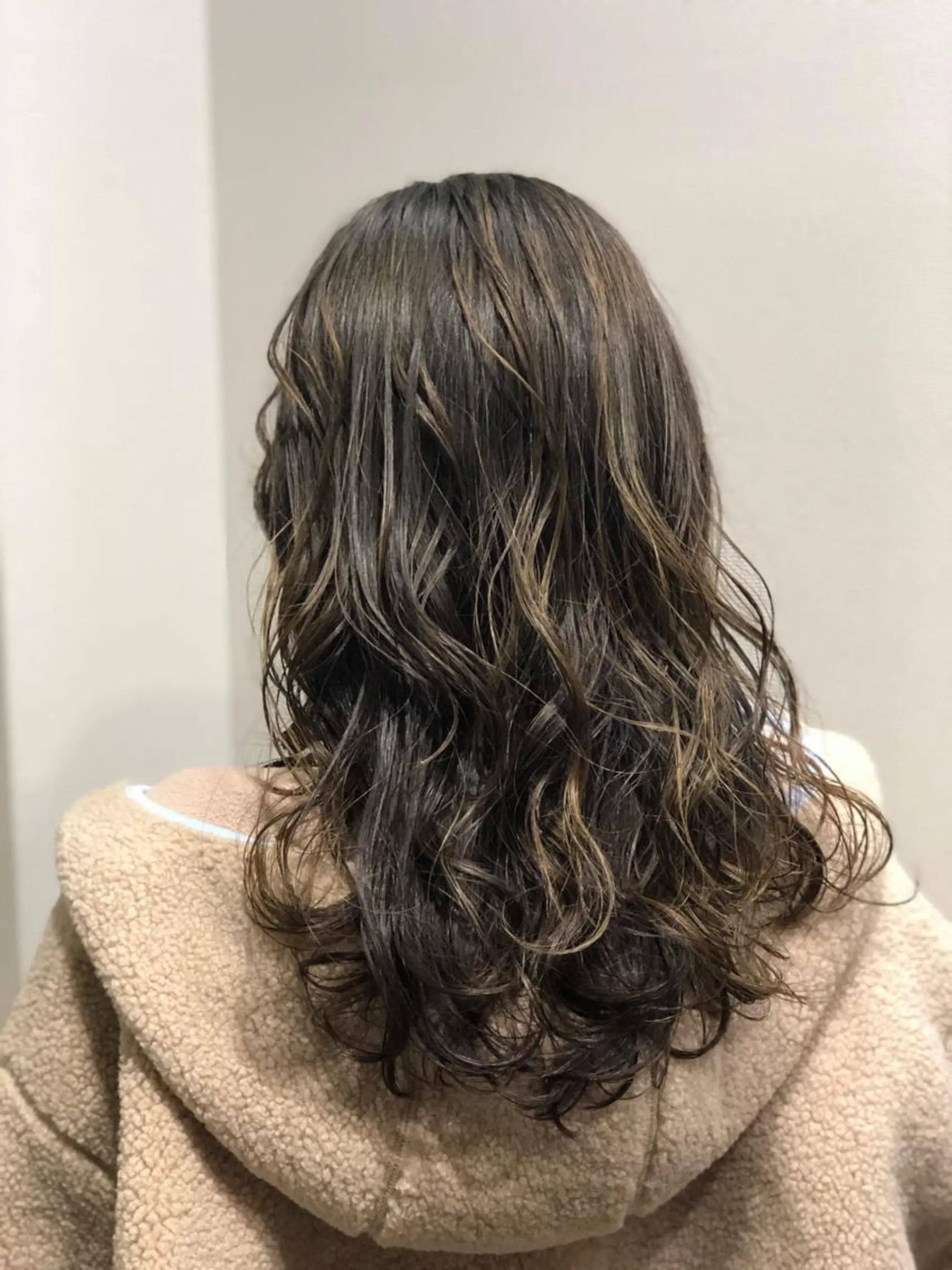 ロング カラー ベージュカラー ハイライトカラー ハイライト 本物のブリーチ縮毛 /デサキショウヘイのヘアスタイル