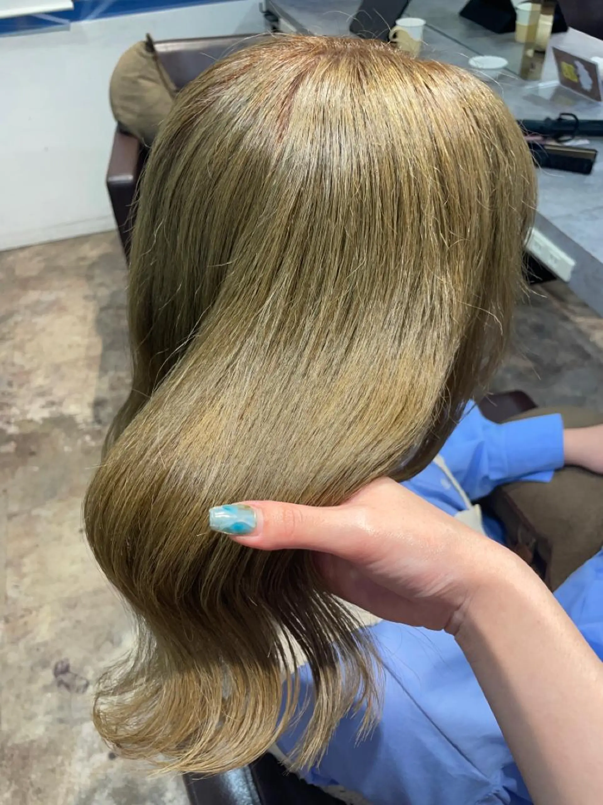 ミディアム 森 愛佳のヘアスタイル