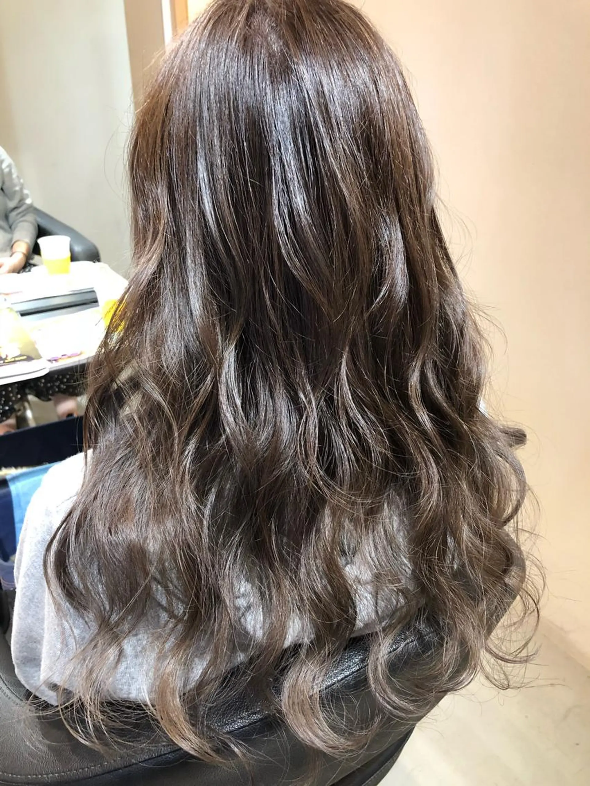 カラー 早川 真幸のヘアスタイル