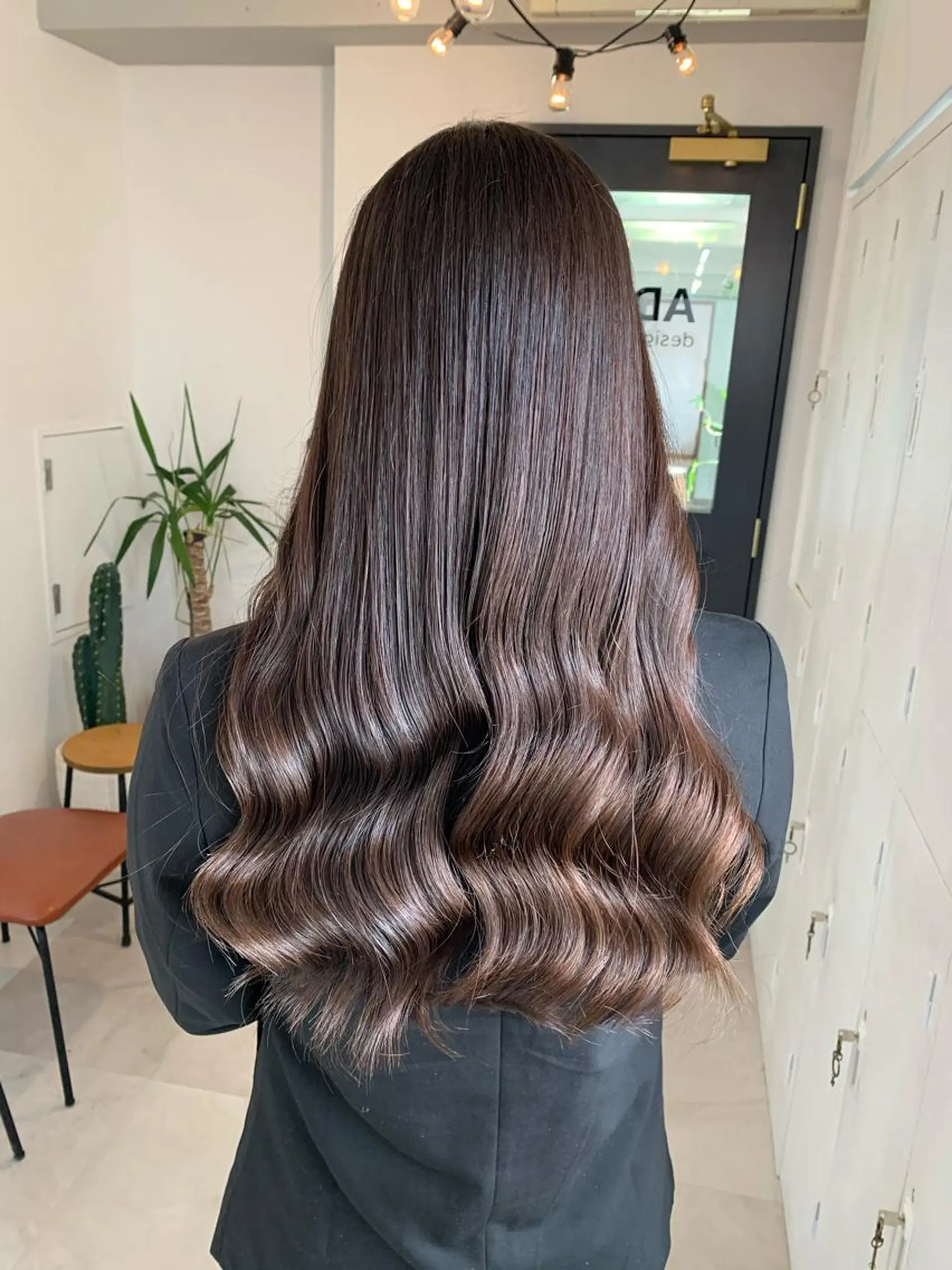 ロング アッシュ 卒業式のヘアスタイル FRAME+spa&hair roomなんば駅前店所属・🌸MAYU🌸 ハイトーン➕レイヤーのヘアスタイル