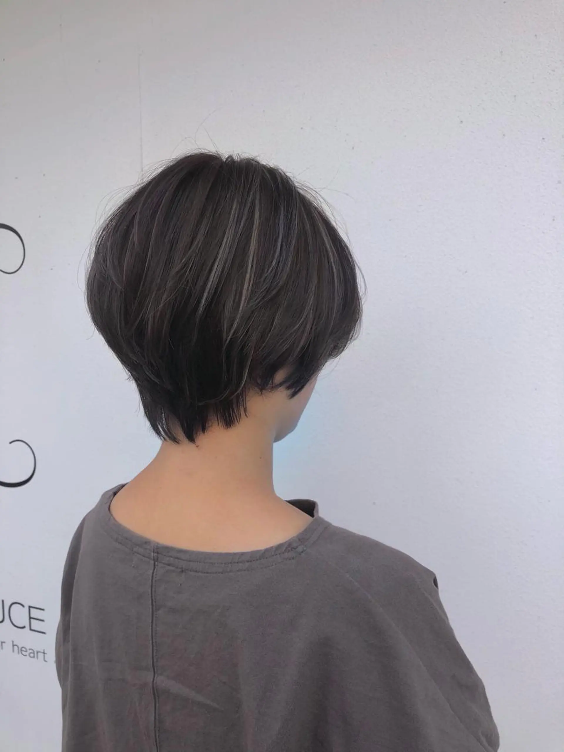 ショート カラー グレージュ ハイライトカラー ハイライト ヘアカラー wカラー 指名No1かけるのヘアスタイル
