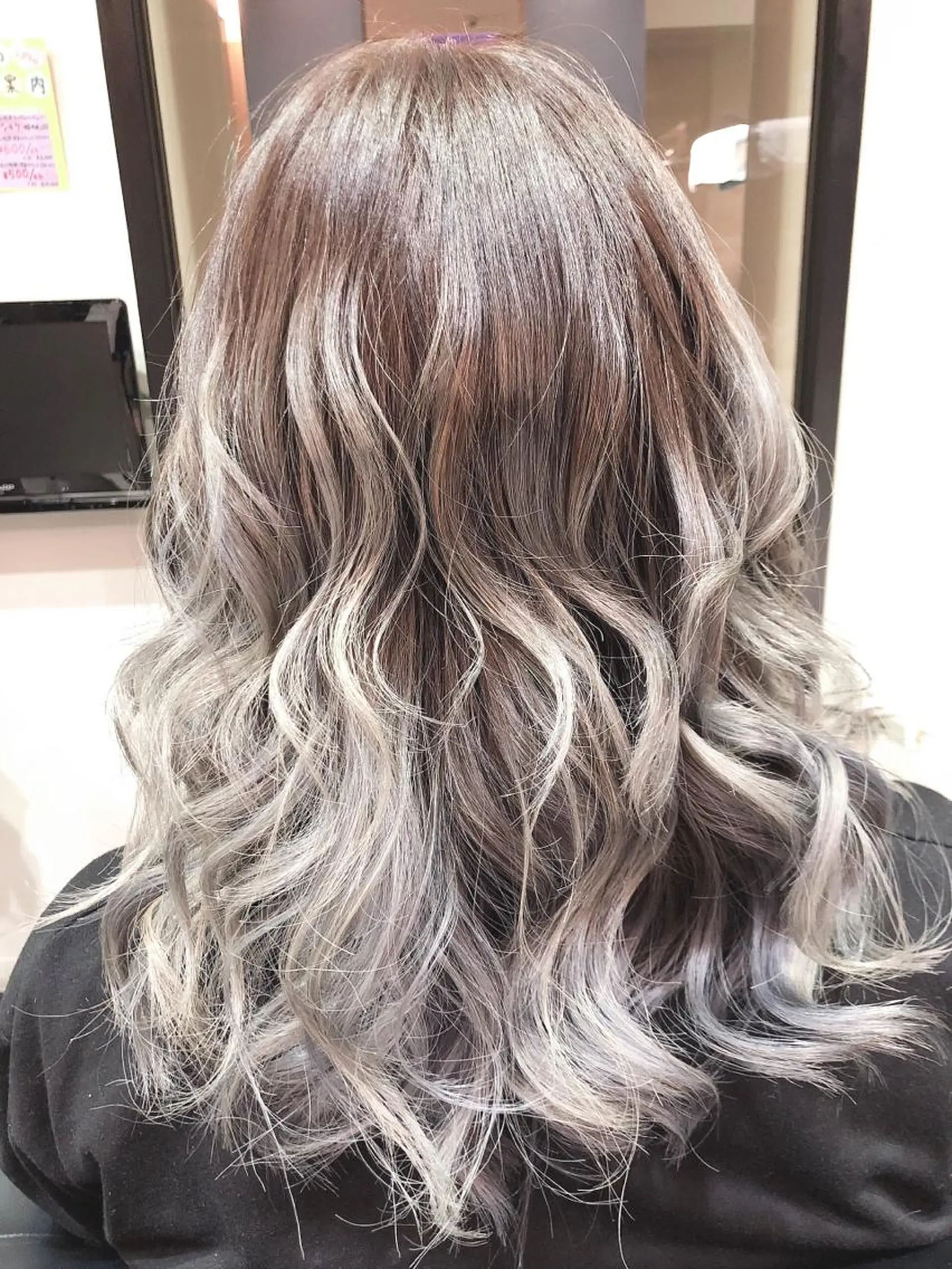 ロング カラー ヘアアレンジ バレイヤージュ ブリーチ グラデーションカラー シルバー レイヤーカット adept北千住店所属・✨髪質改善&ボブ✨ 近藤 凌のヘアスタイル