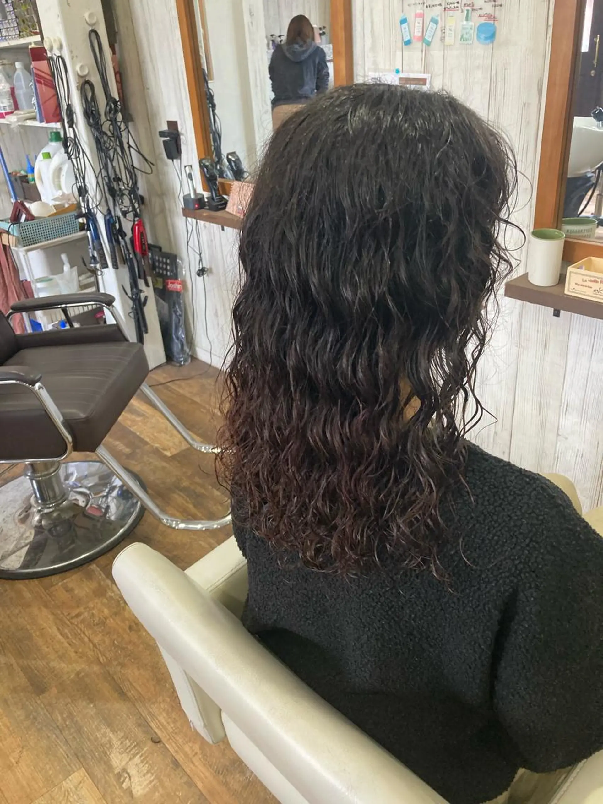ロング パーマ スパイラルパーマ Hair room Leaのヘアスタイル