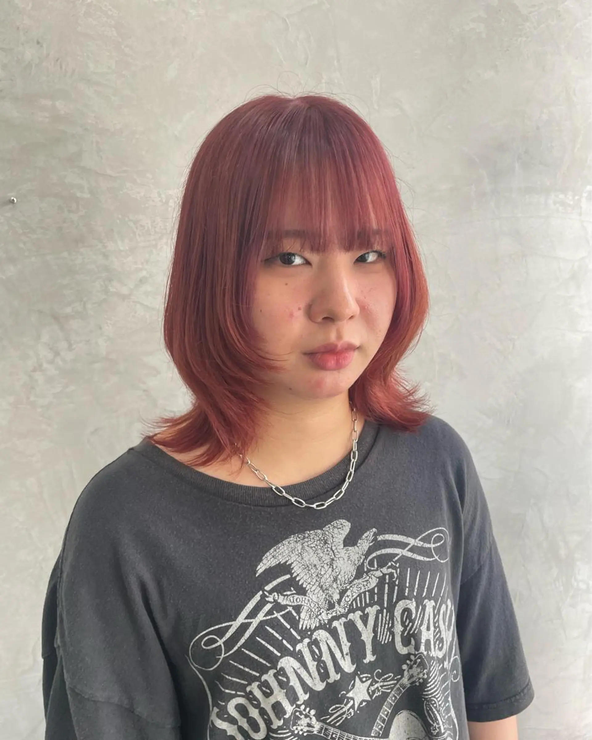ミディアム カラー レッドカラー ウルフカット fudge所属・MaisonHALU 松浦光咲のヘアスタイル