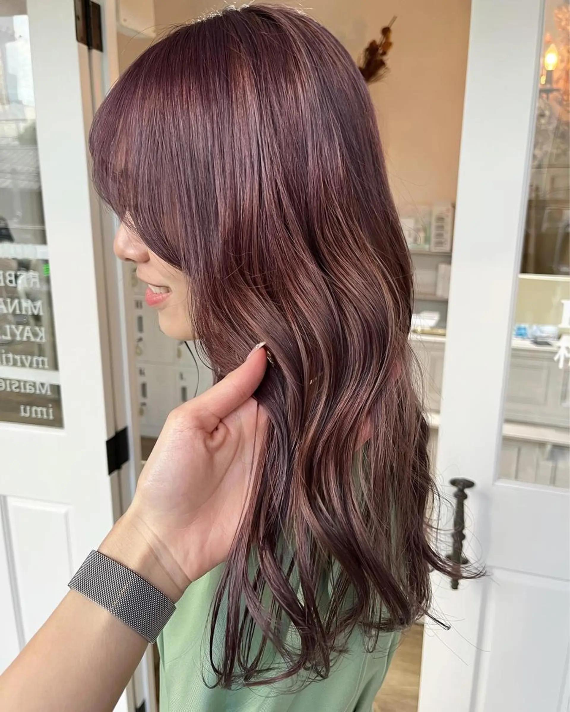 ロング カラー マツエク・マツパ ブリーチ カット ヘアカラー トリートメント 𝗺𝗶𝗸𝘂♡ 似合わせ🎀のヘアスタイル