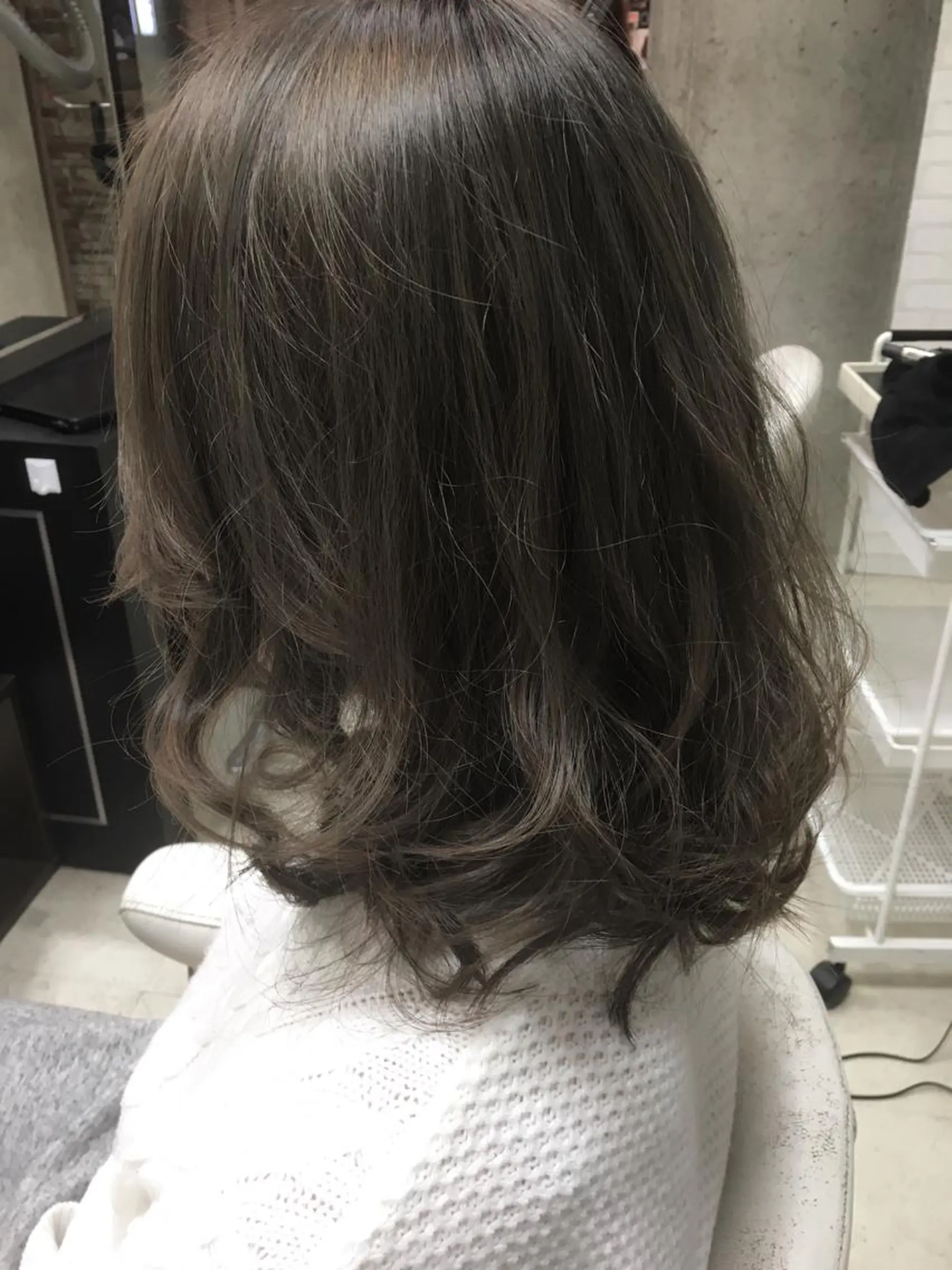 ロング カラー アッシュ ブリーチ イルミナカラー brace 立花のヘアスタイル