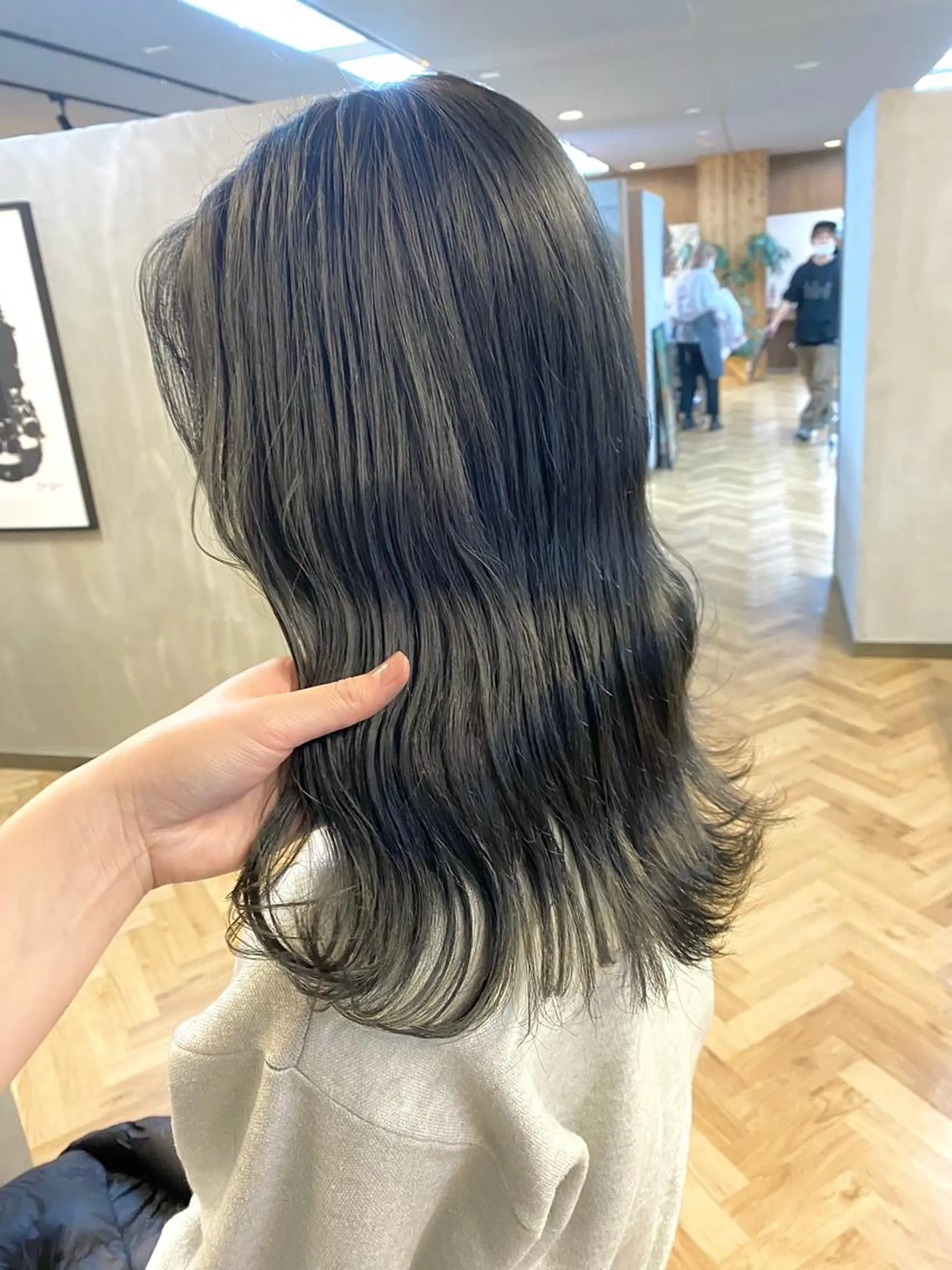 ミディアム カラー パーマ ヘアアレンジ ブリーチ 透明感カラー グレージュ オリーブグレー カット ヘアカラー トリートメント ハル🌸柔色/ ブリーチなし/艶髪のヘアスタイル