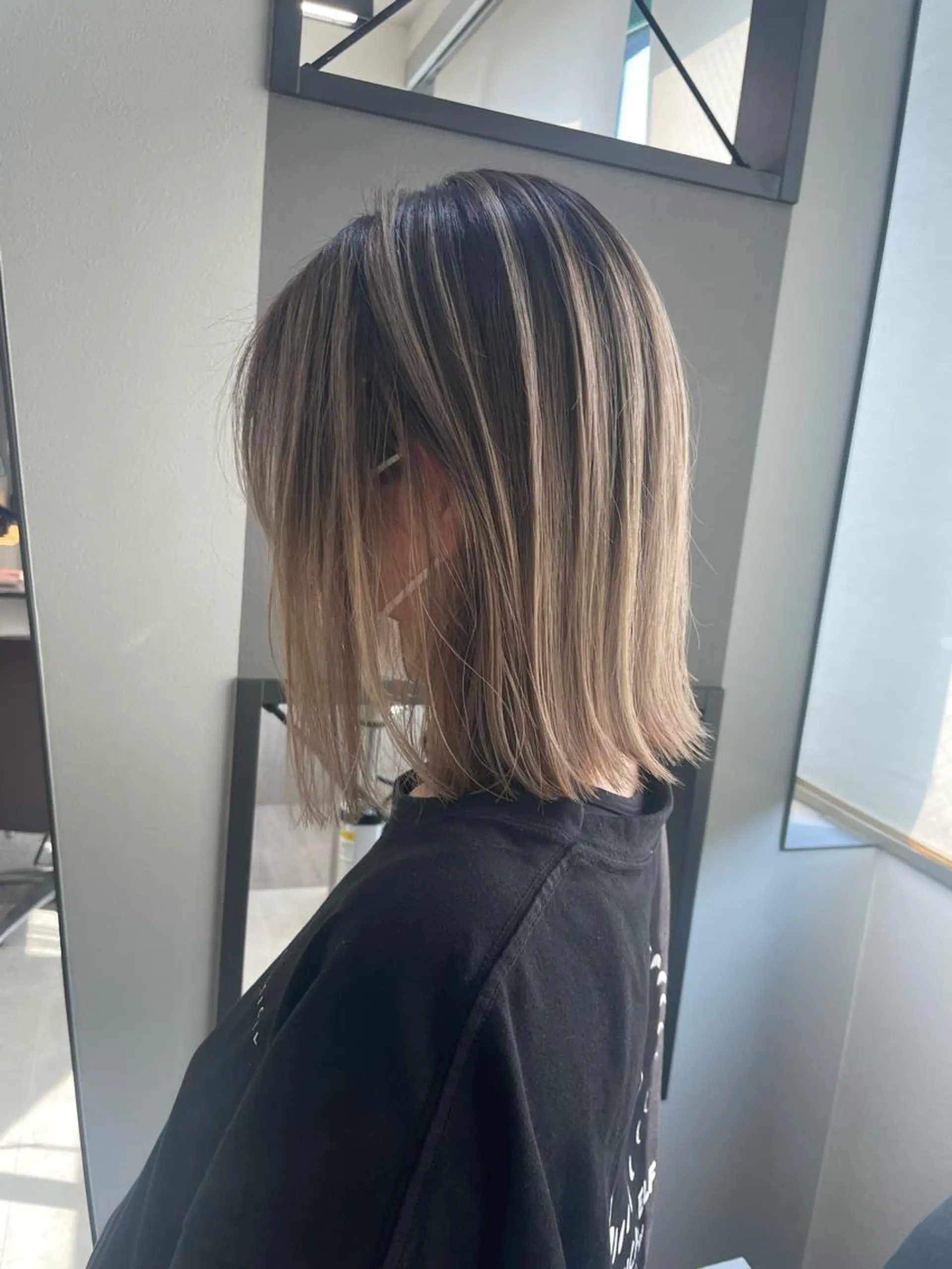 セミロング カラー ヘアアレンジ AiM エイム　韓国レイヤーのヘアスタイル