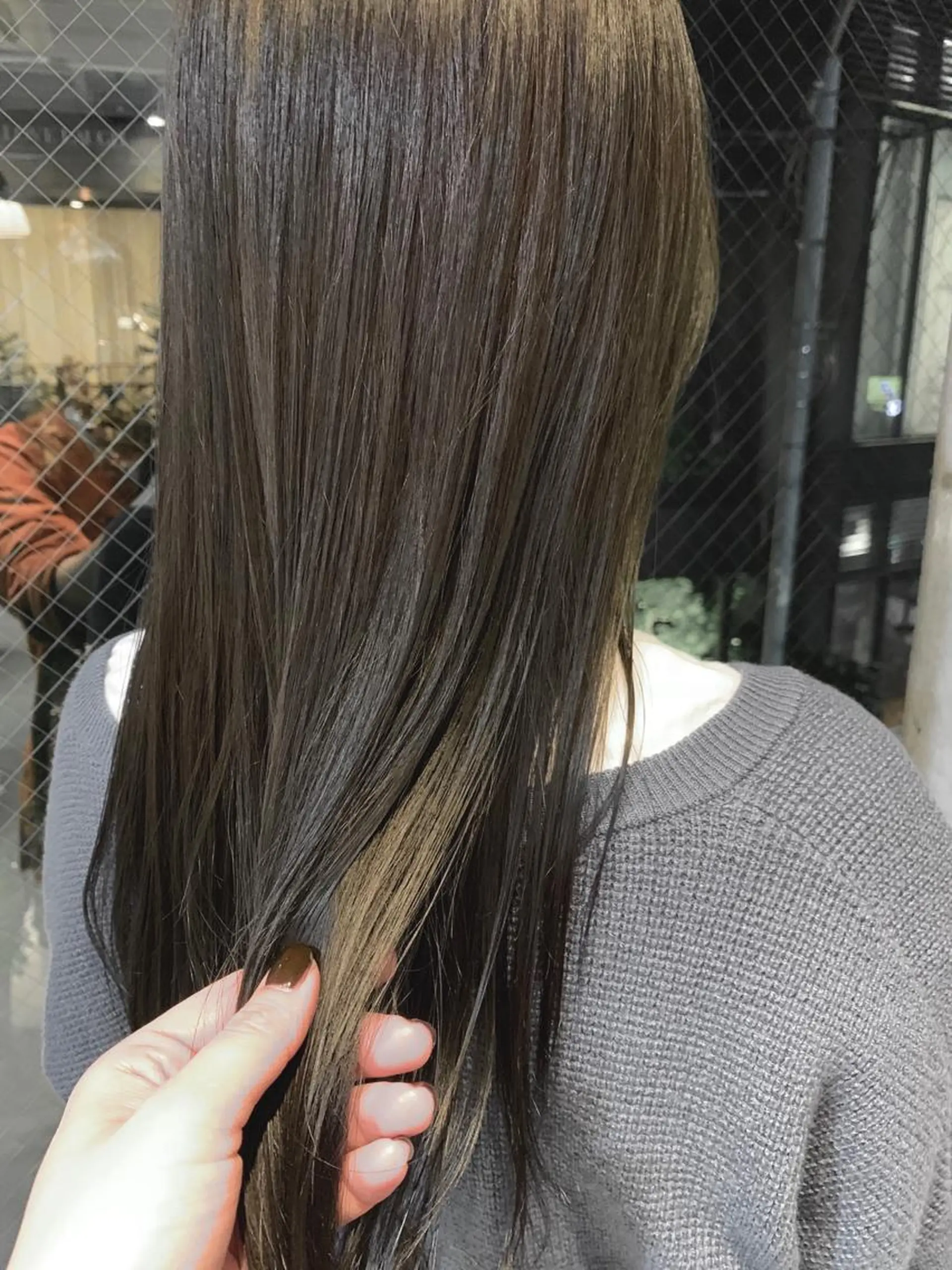 セミロング カラー conne&riri所属・MA YUのヘアスタイル