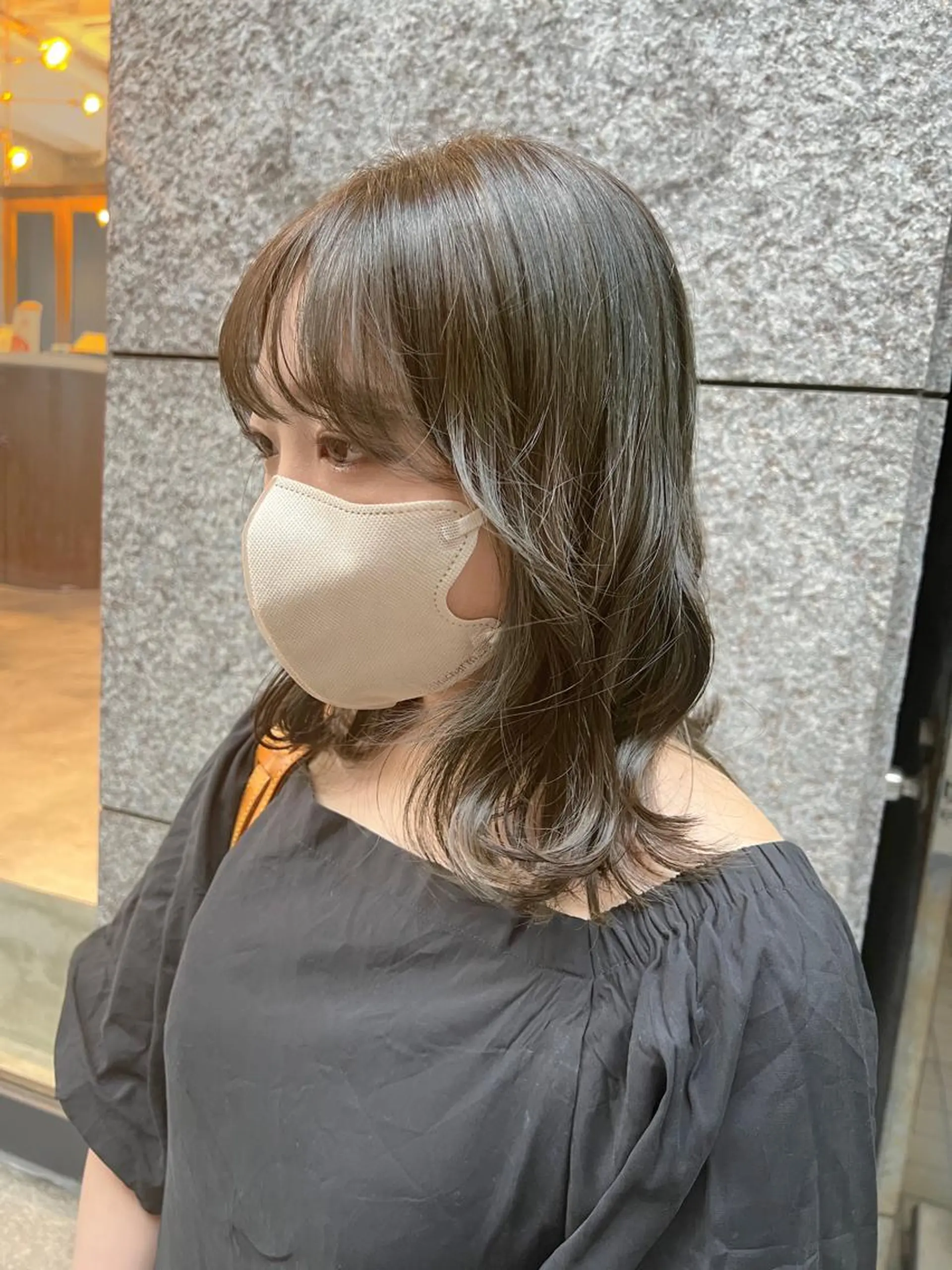 セミロング カラー ベージュカラー オリーブベージュ くびれヘア ヘアカラー トリートメント ノイシキ サキのヘアスタイル