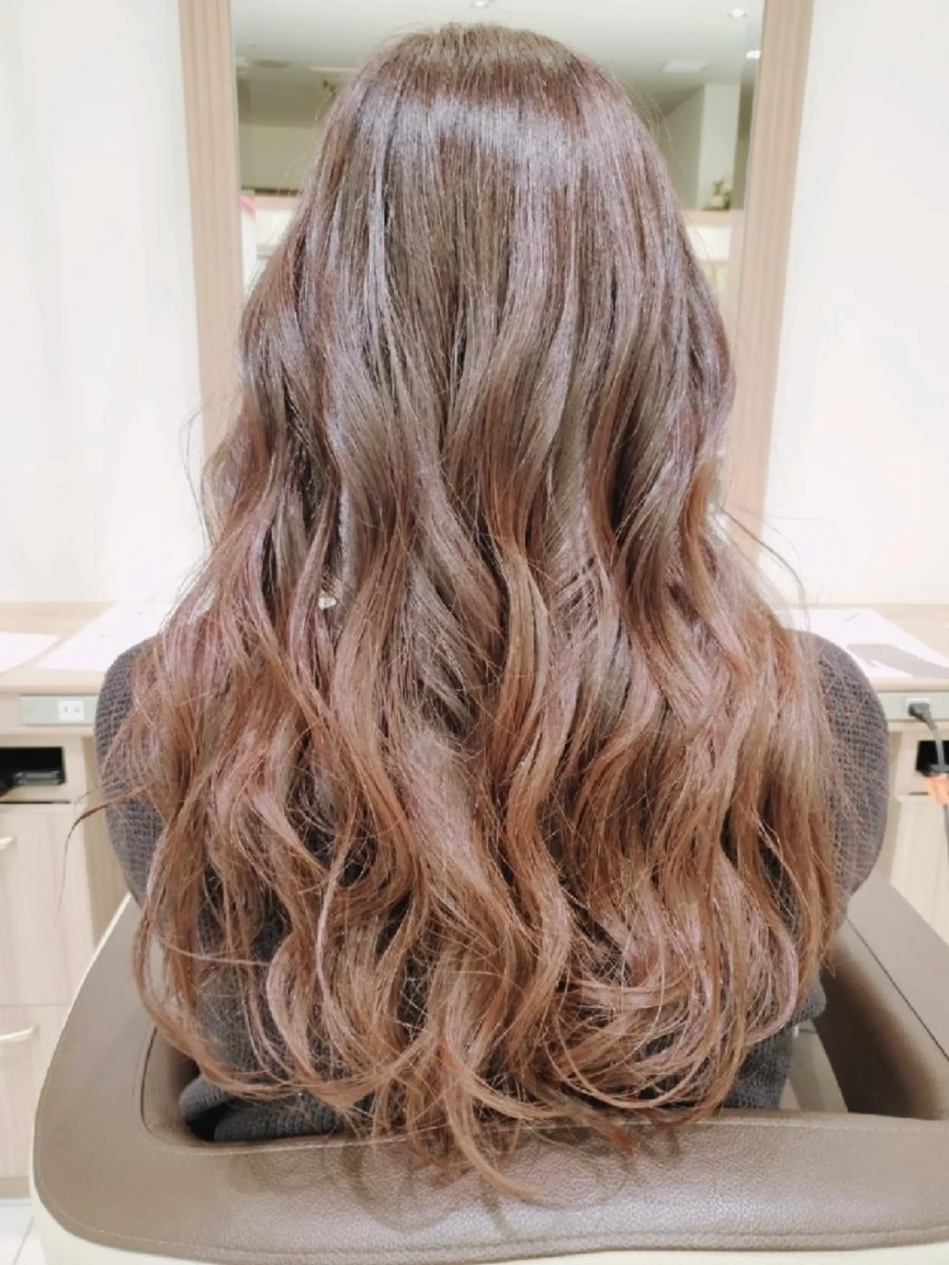 ロング カラー ベージュカラー ブラウンカラー ブラウンベージュ イルミナカラー 中村 和貴のヘアスタイル
