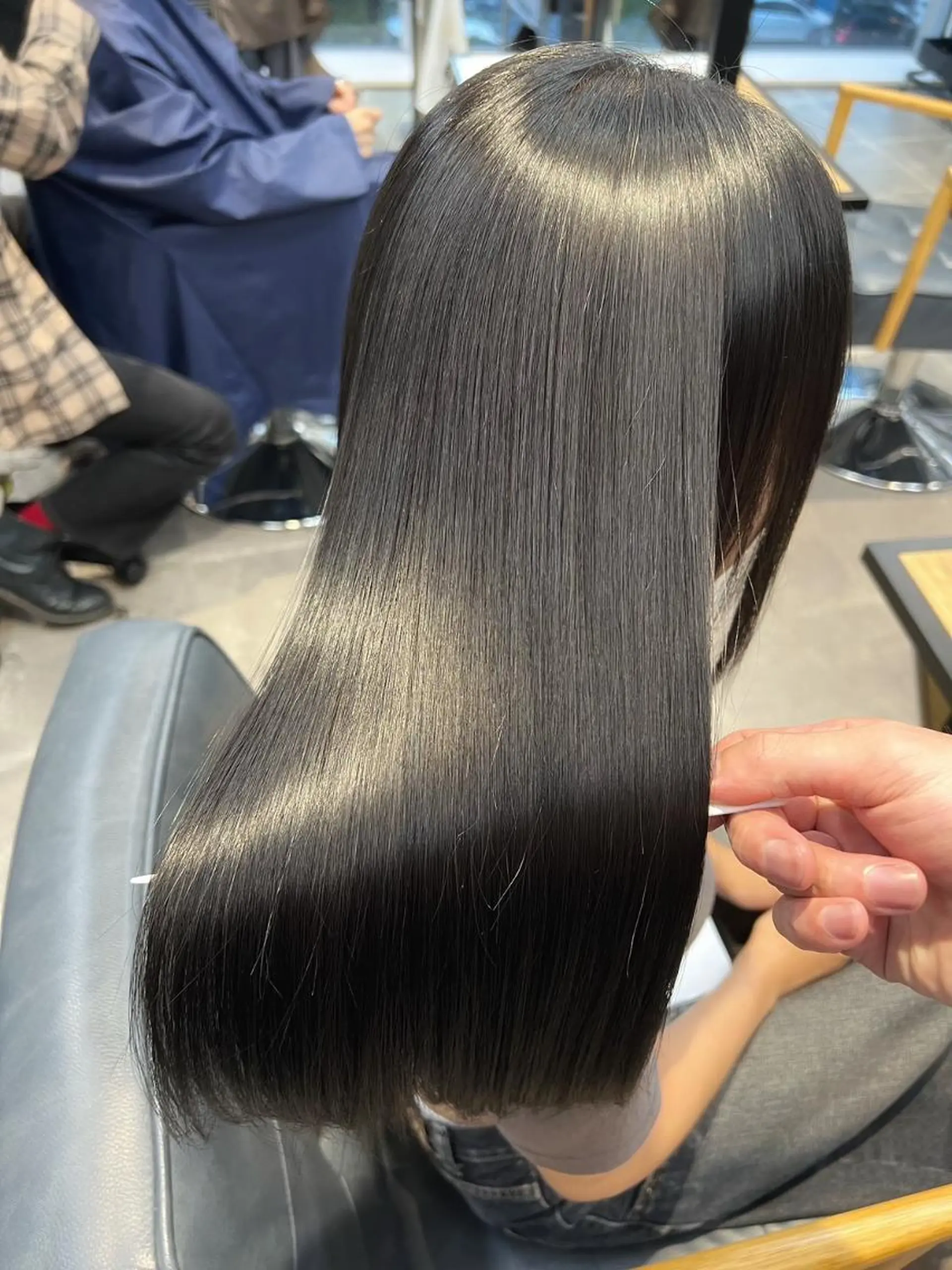 ロング ケアカラー ラベンダーベージュ 髪質改善 韓国風ヘア レイヤーカット カット ヘアカラー トリートメント 【ヘアケア特化型】 newi天王寺のヘアスタイル