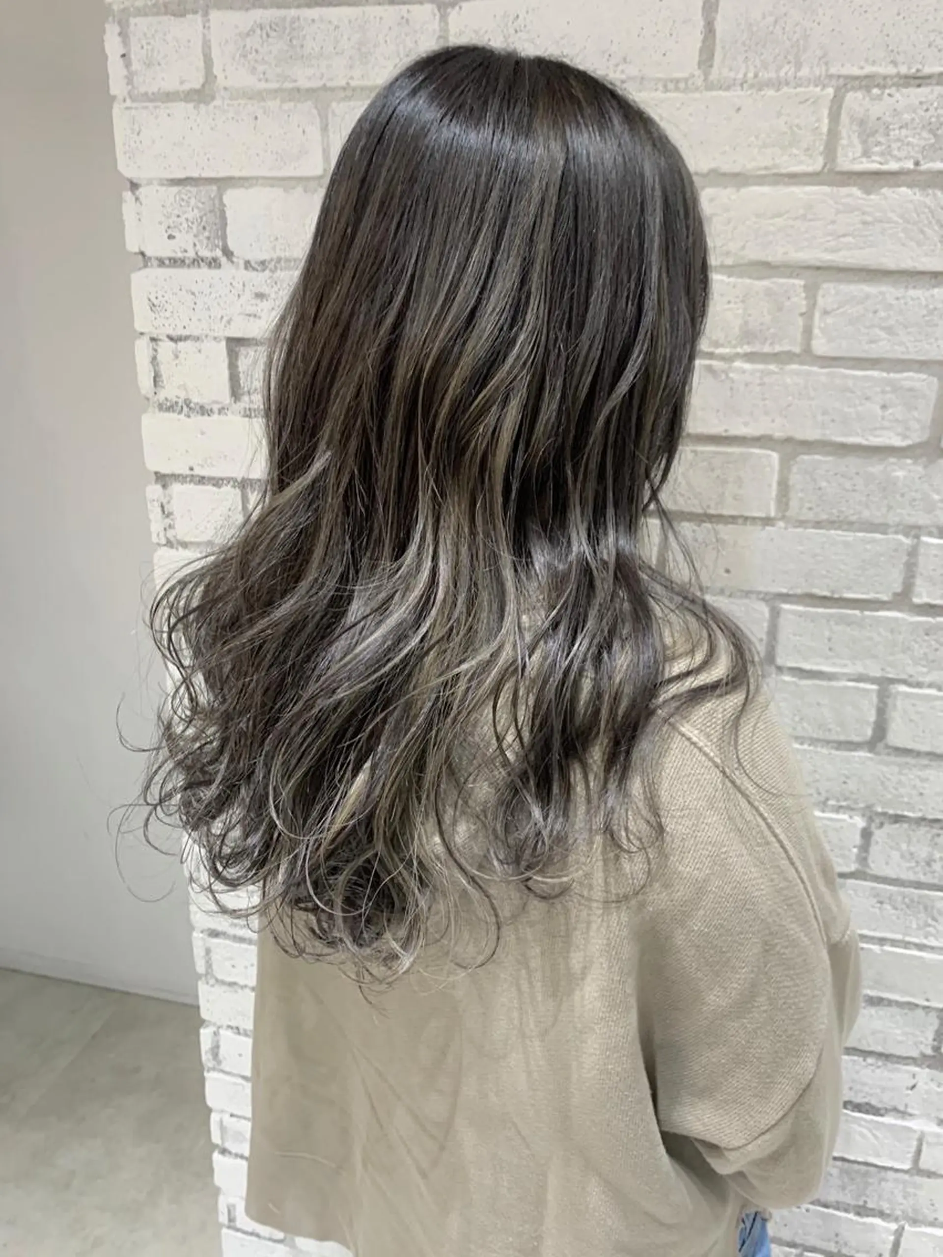 ロング カラー パーマ ヘアアレンジ アディクシーカラー グレージュ ハイライトカラー ハイライト ヘアカラー filo byFeria渋谷所属・縮毛矯正/美髪 髪質改善/石田幸輔のヘアスタイル