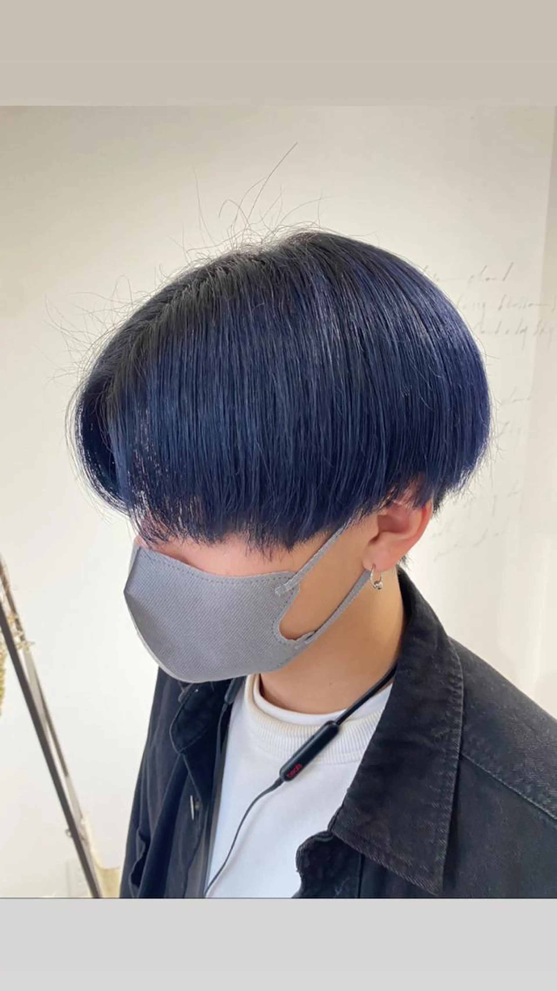 ミディアム カラー パーマ ヘアアレンジ メンズ キッズ ネイル マツエク・マツパ アイブロウ ブルーカラー 眉カラー ブルー カット ヘアカラー 鳴海 稜真のヘアスタイル