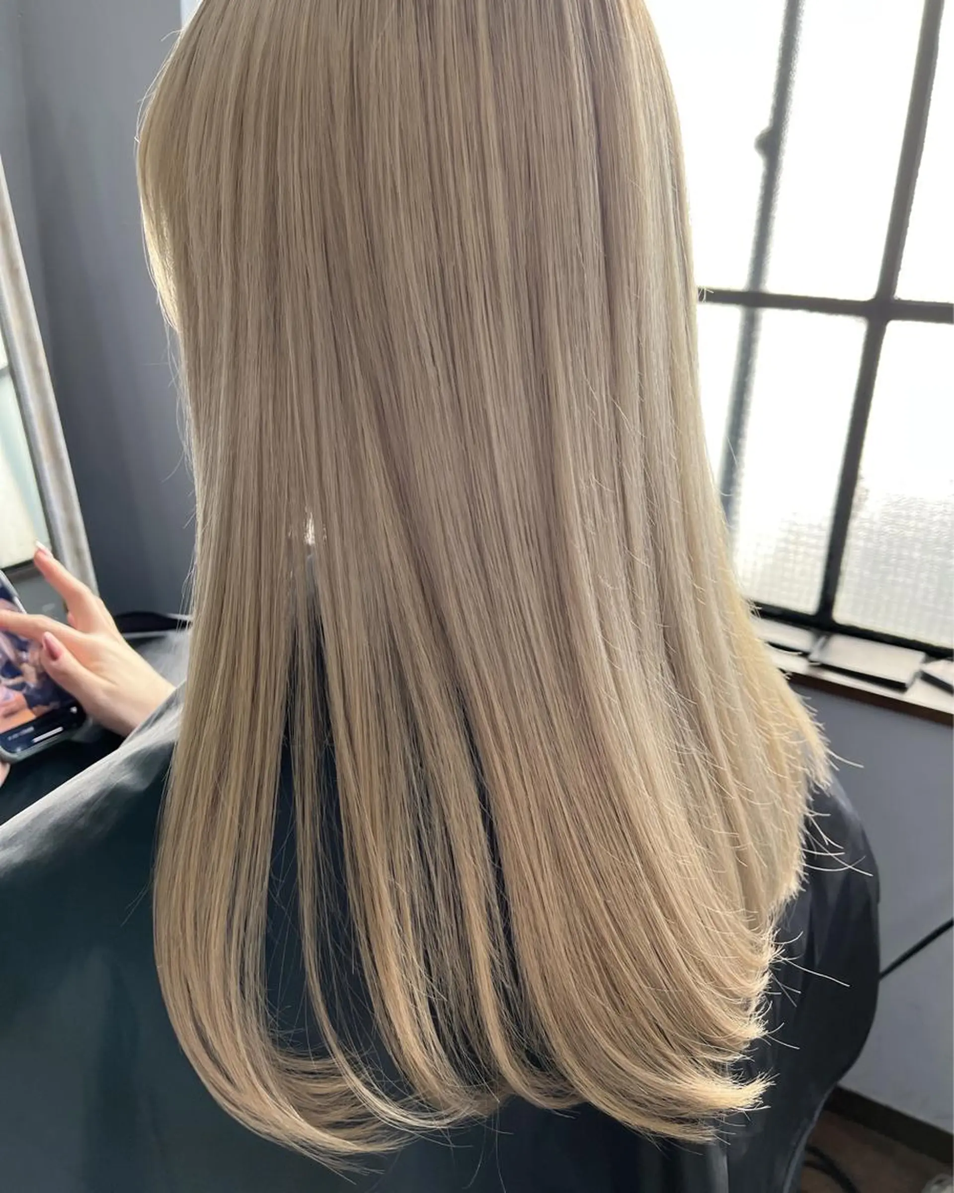 ロング カラー ショートボブ アッシュ バレイヤージュ ミストバング ベージュカラー カット ヘアカラー トリートメント 原宿サロン代表 デザインカラー伊藤卓のヘアスタイル