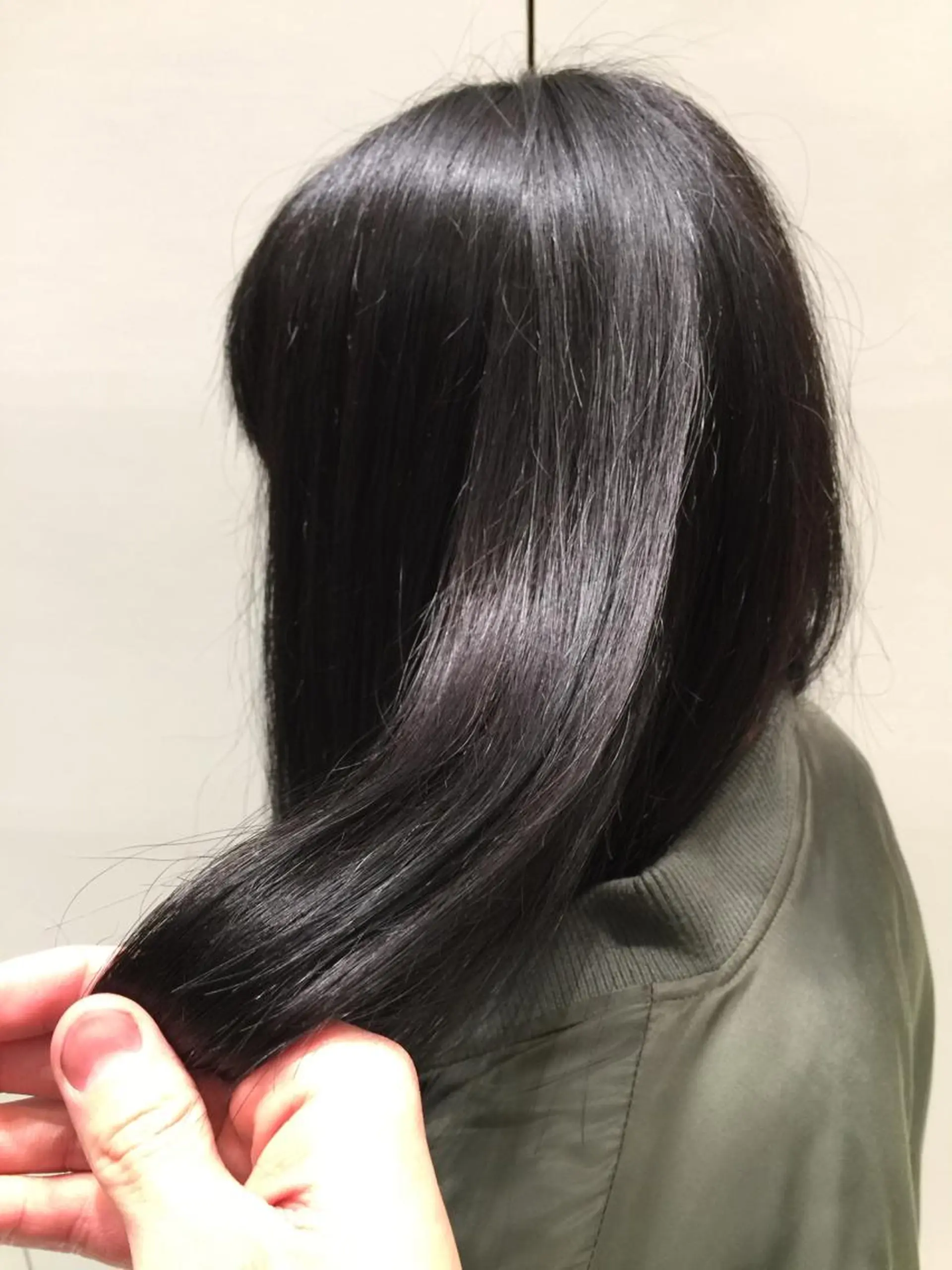 セミロング カラー 黒髪 🍀ケアブリーチ カラー🍀坂井のヘアスタイル