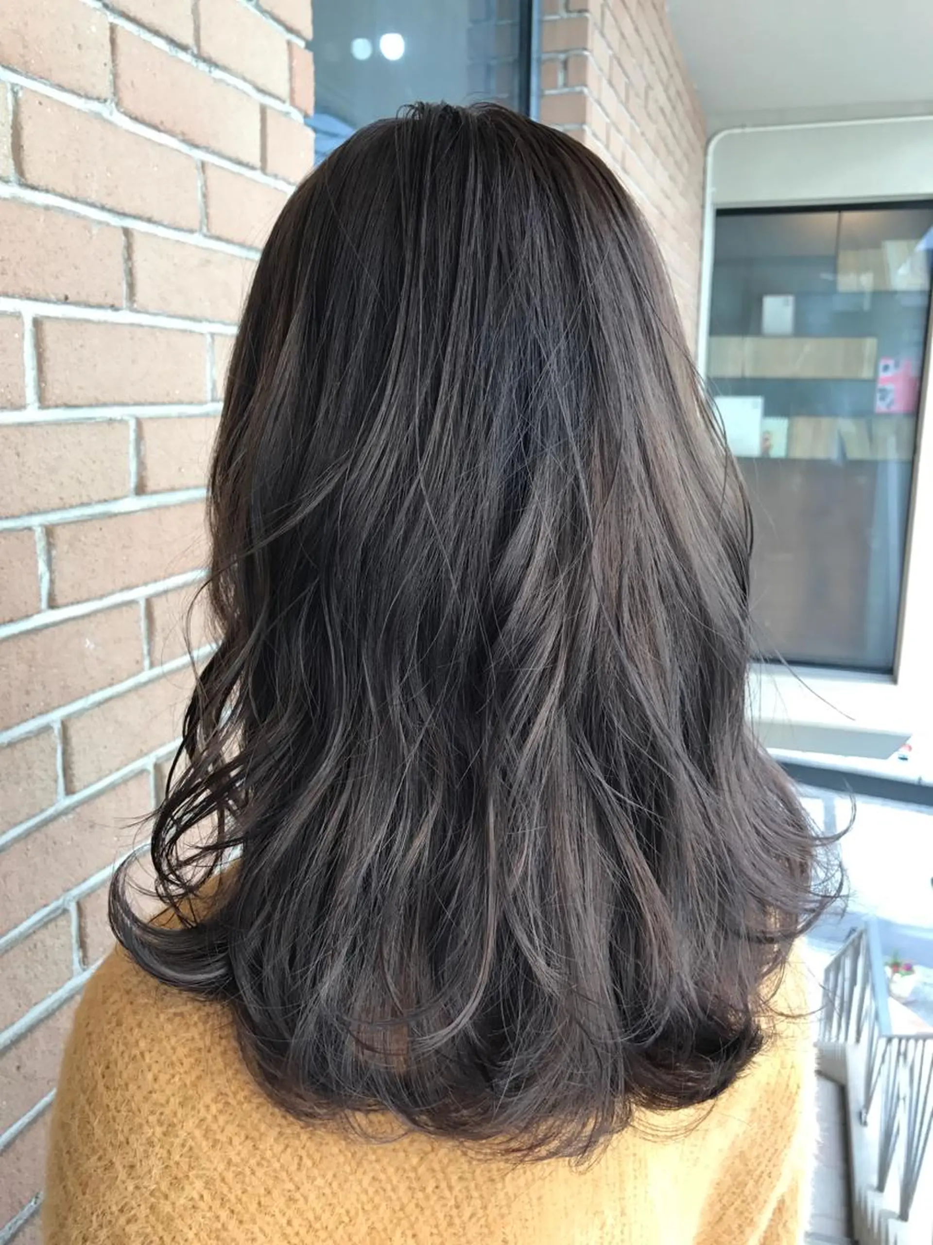 セミロング カラー グレージュ 高比良 剛のヘアスタイル