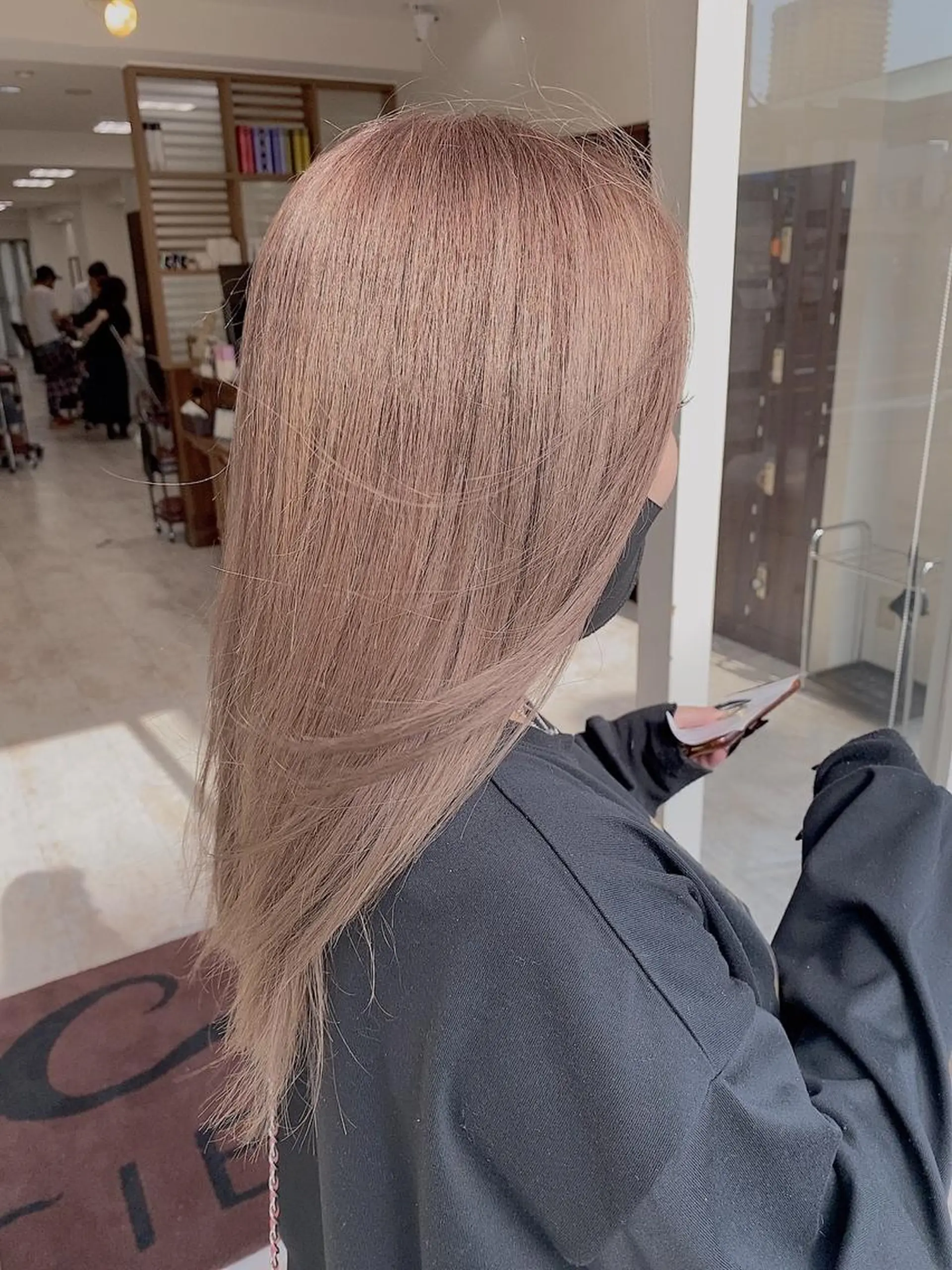 セミロング カラー ブリーチ エイミーフセ所属・【eimee】 店長✂️TAKUMAのヘアスタイル
