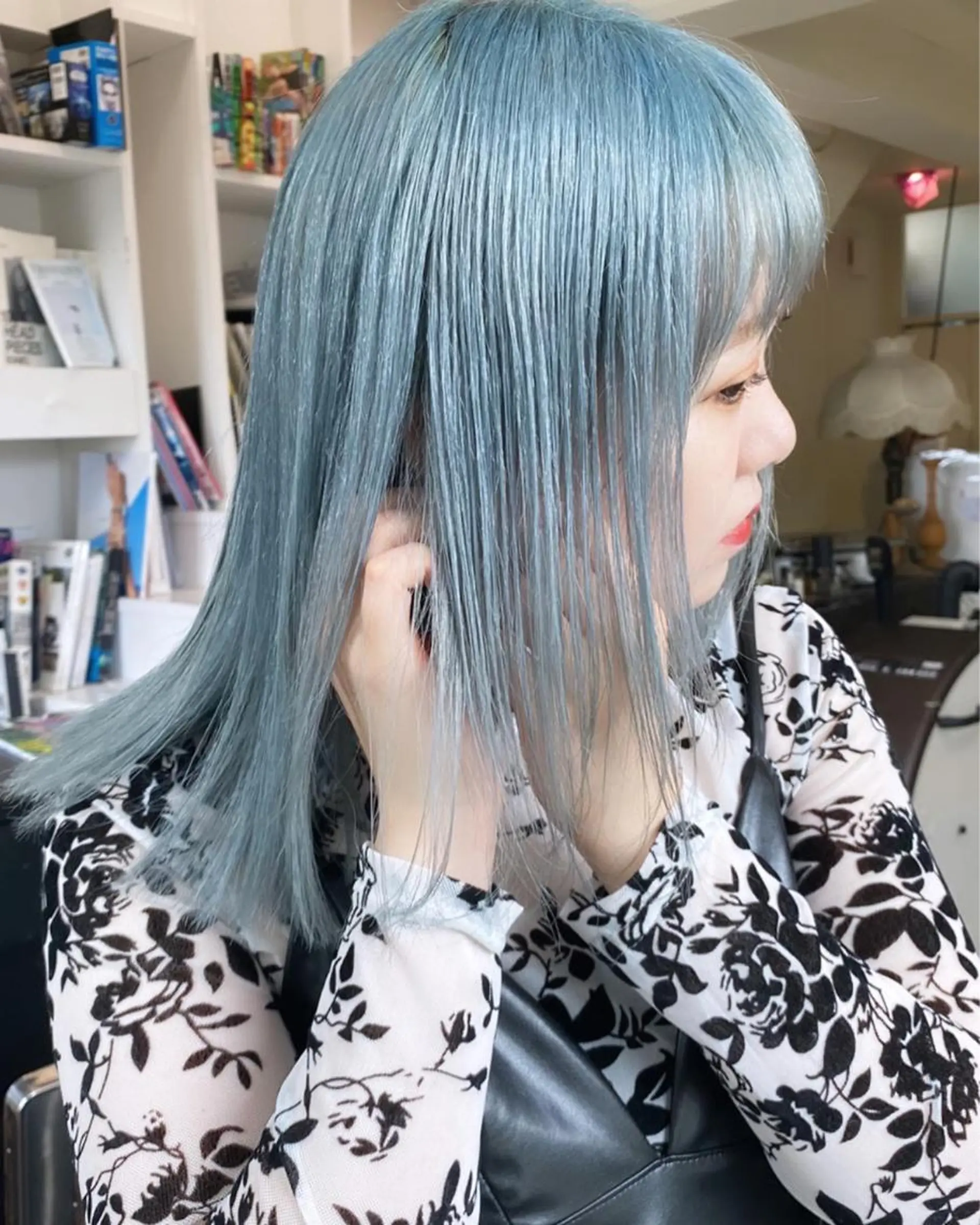 セミロング カラー ブリーチ 鈴木 漱一郎のヘアスタイル