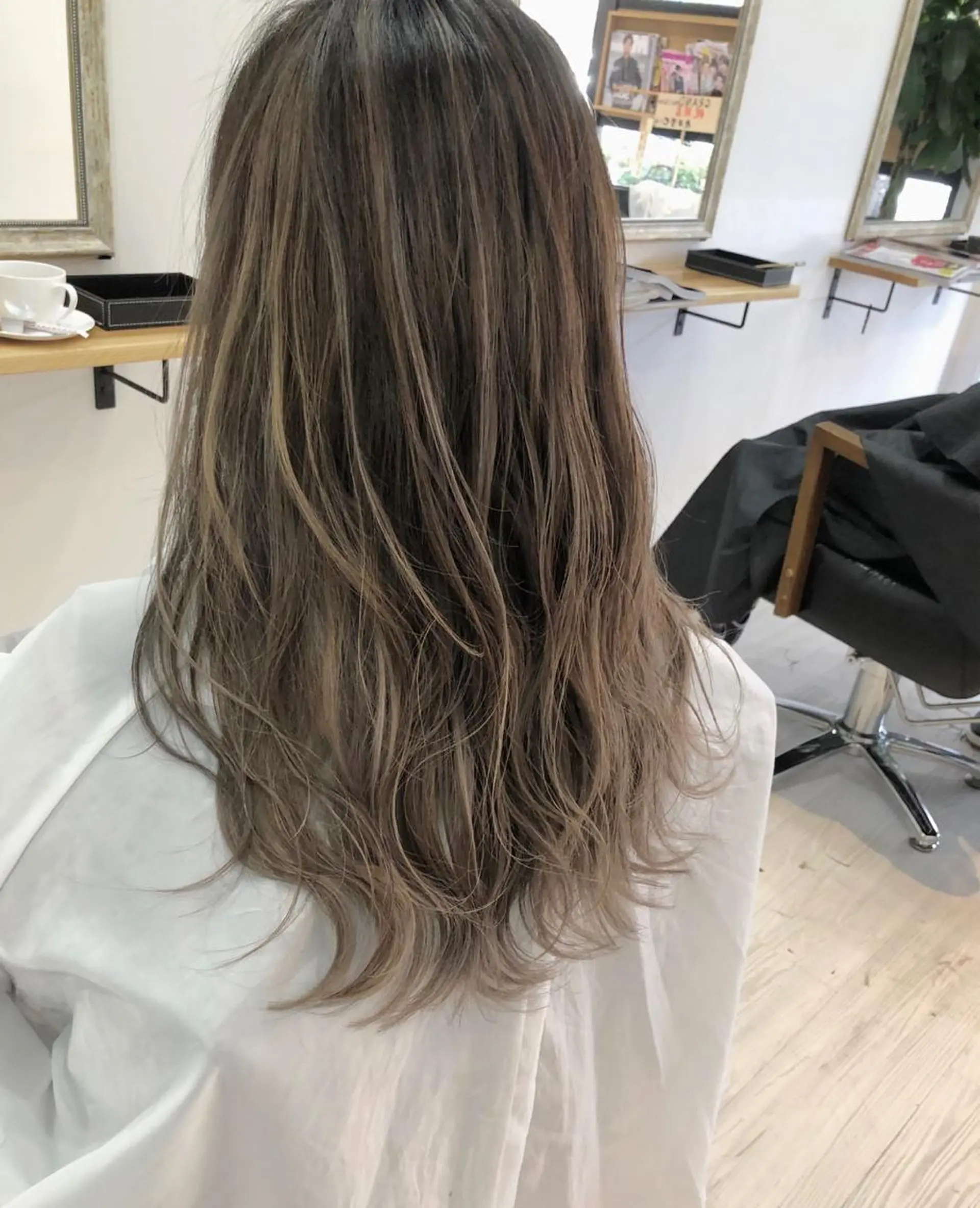 ロング レイヤーカット ヘアカラー aura所属・ashida yuukiのヘアスタイル