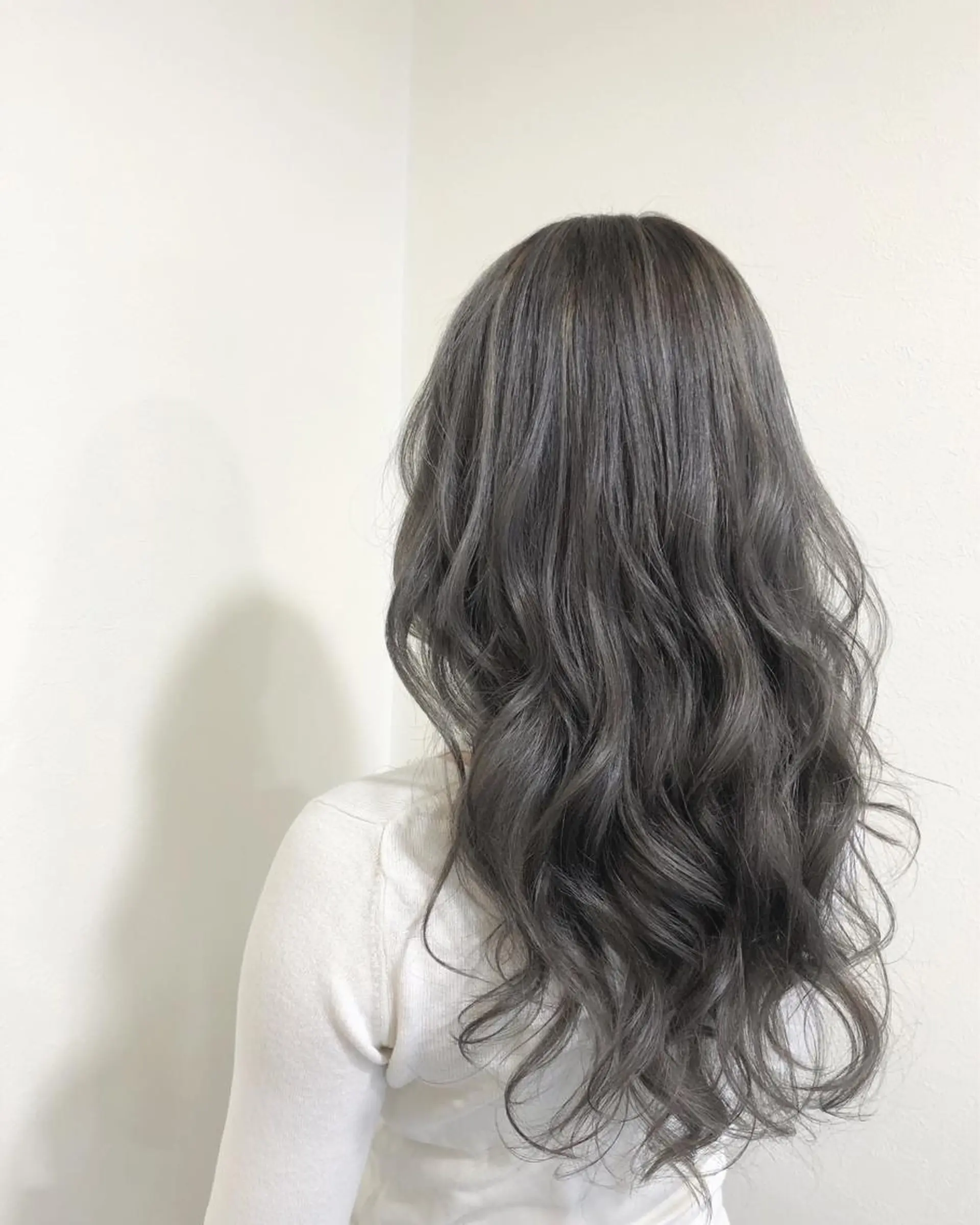 ロング ハイライト ヤマグチ ヒカルのヘアスタイル