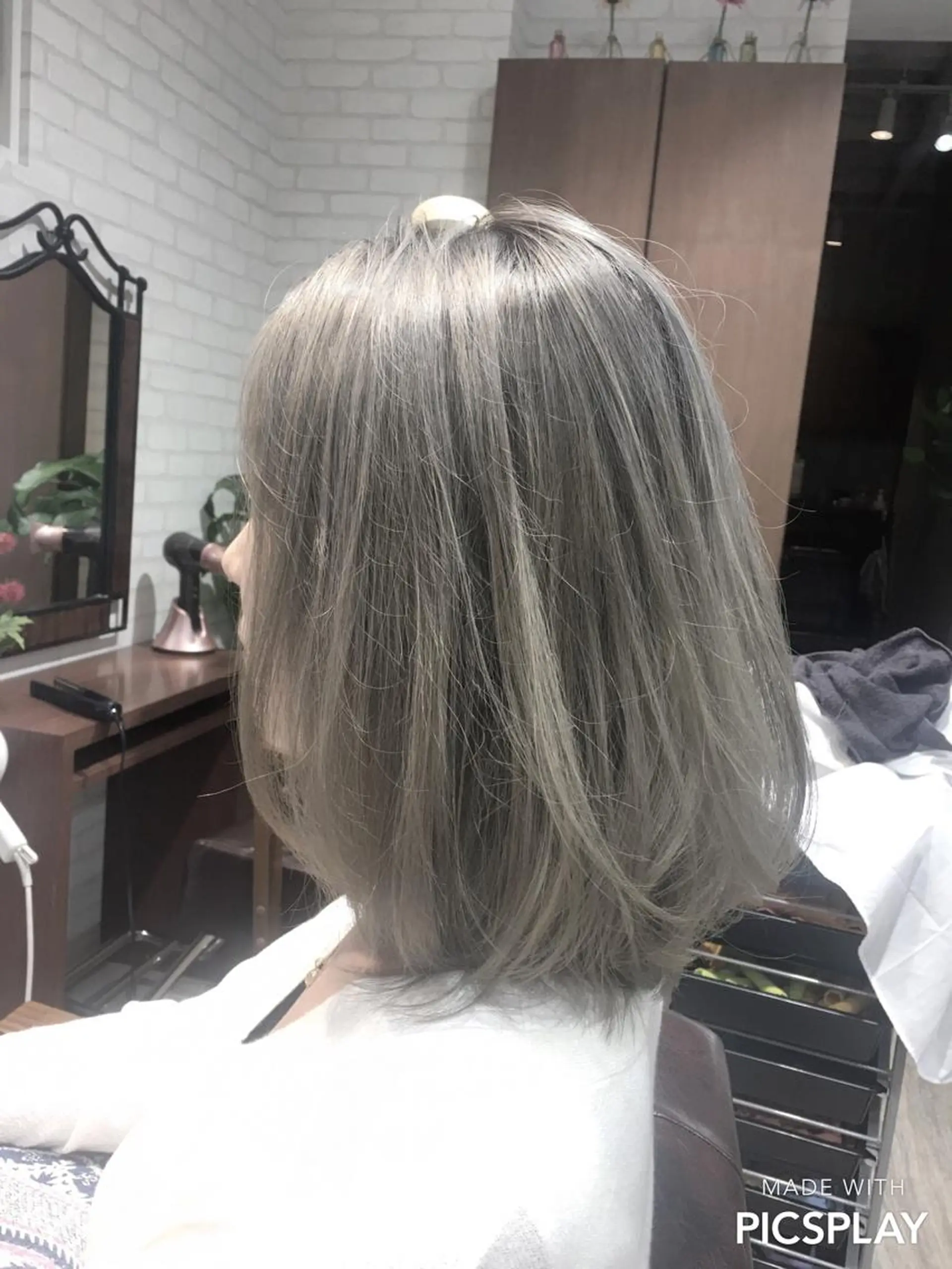 セミロング カラー ブリーチ グレージュ カット パーマ トリートメント Blossom大塚 ディレクター永野のヘアスタイル