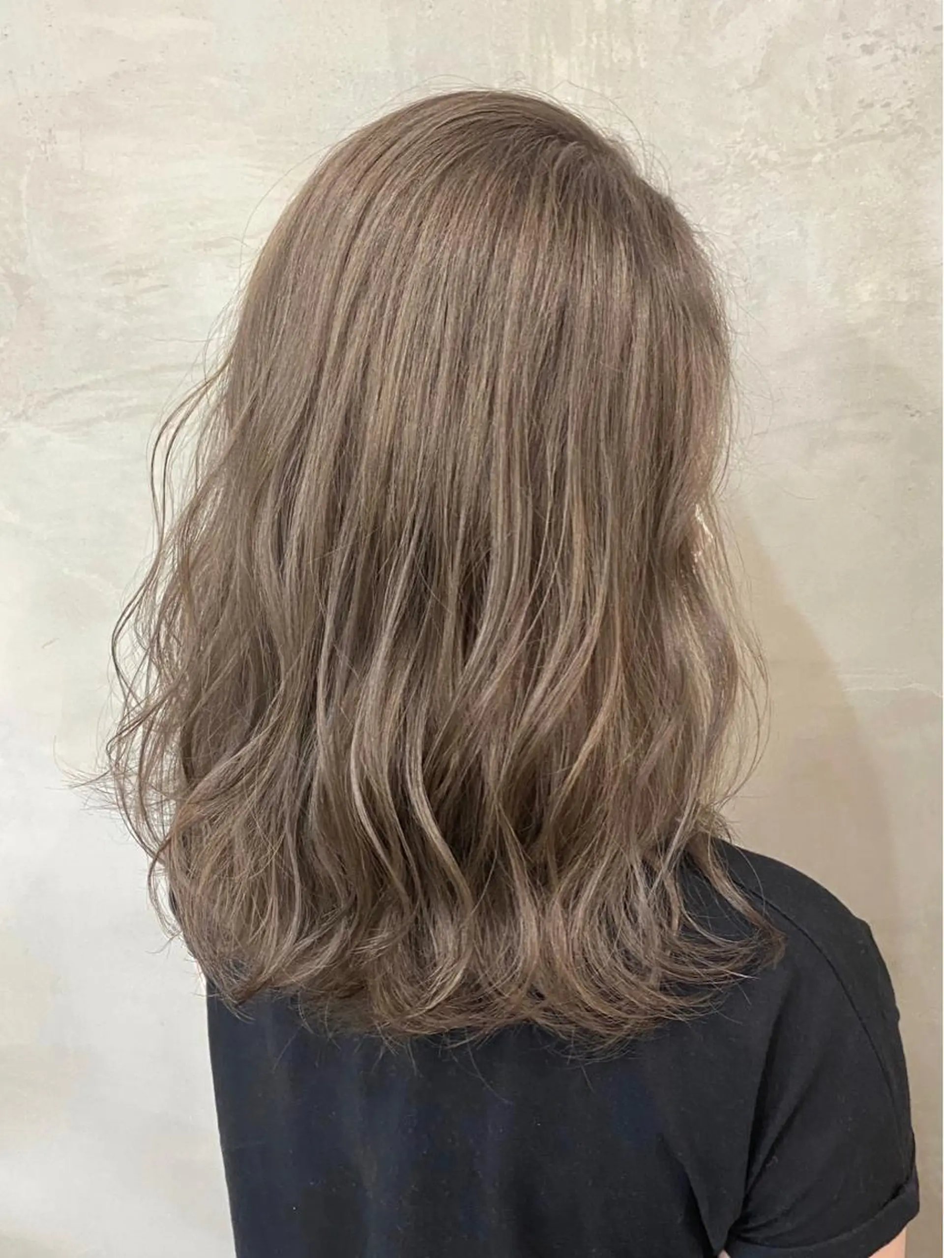 セミロング カラー ベージュカラー ハイトーンカラー ミルクティーベージュ ヘアカラー トリートメント pesca 長町南店 OIKAWAのヘアスタイル