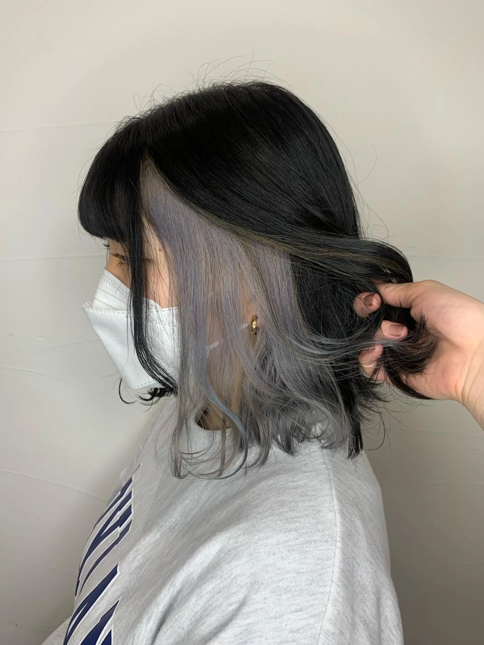 ミディアム カラー ブリーチ イヤリングカラー シルバー ヘアカラー ハイトーン職人💗 松本輝美のヘアスタイル