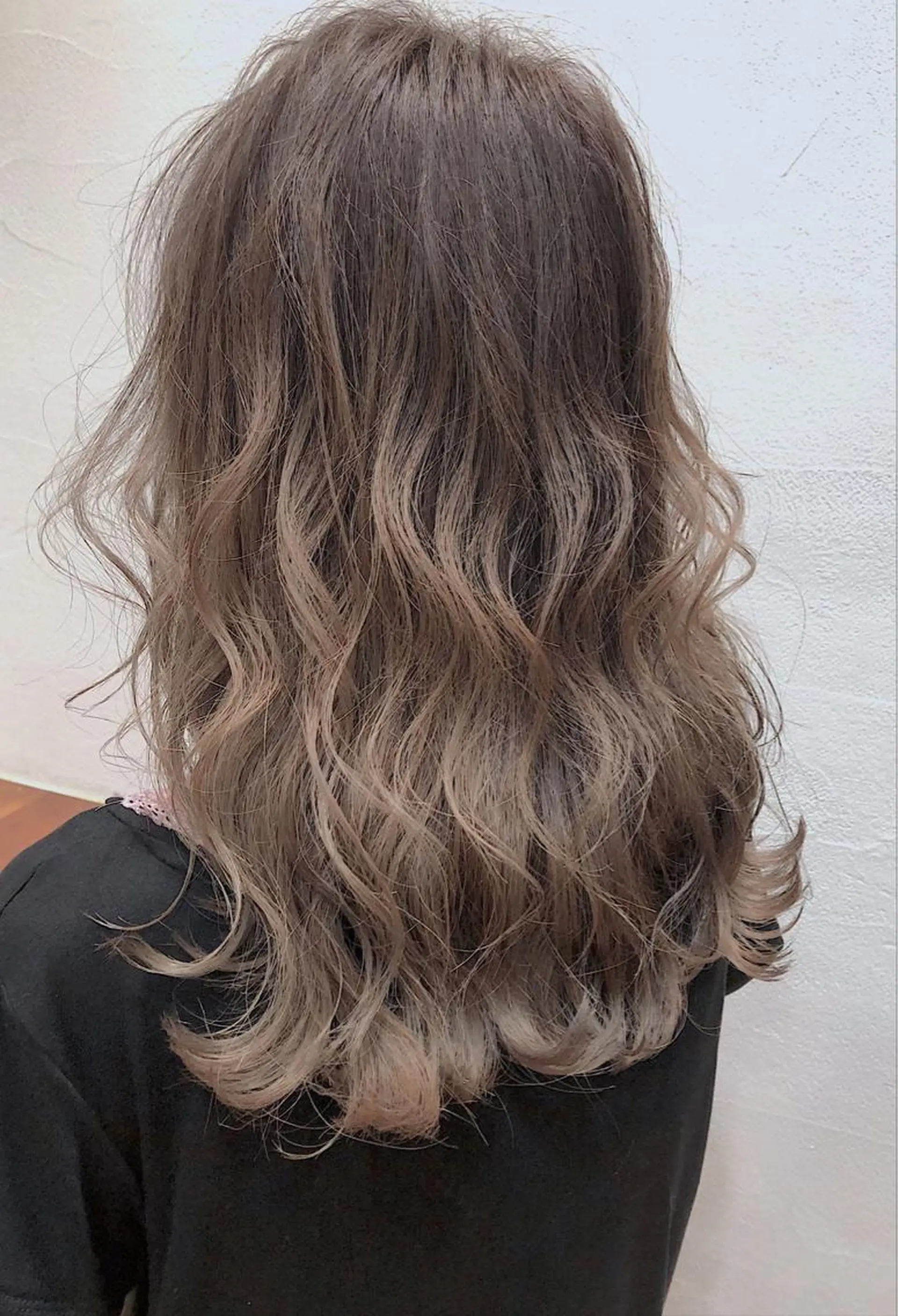 ミディアム カラー ベージュカラー グラデーションカラー カットが得意 🫧ショートボブ🫧のヘアスタイル