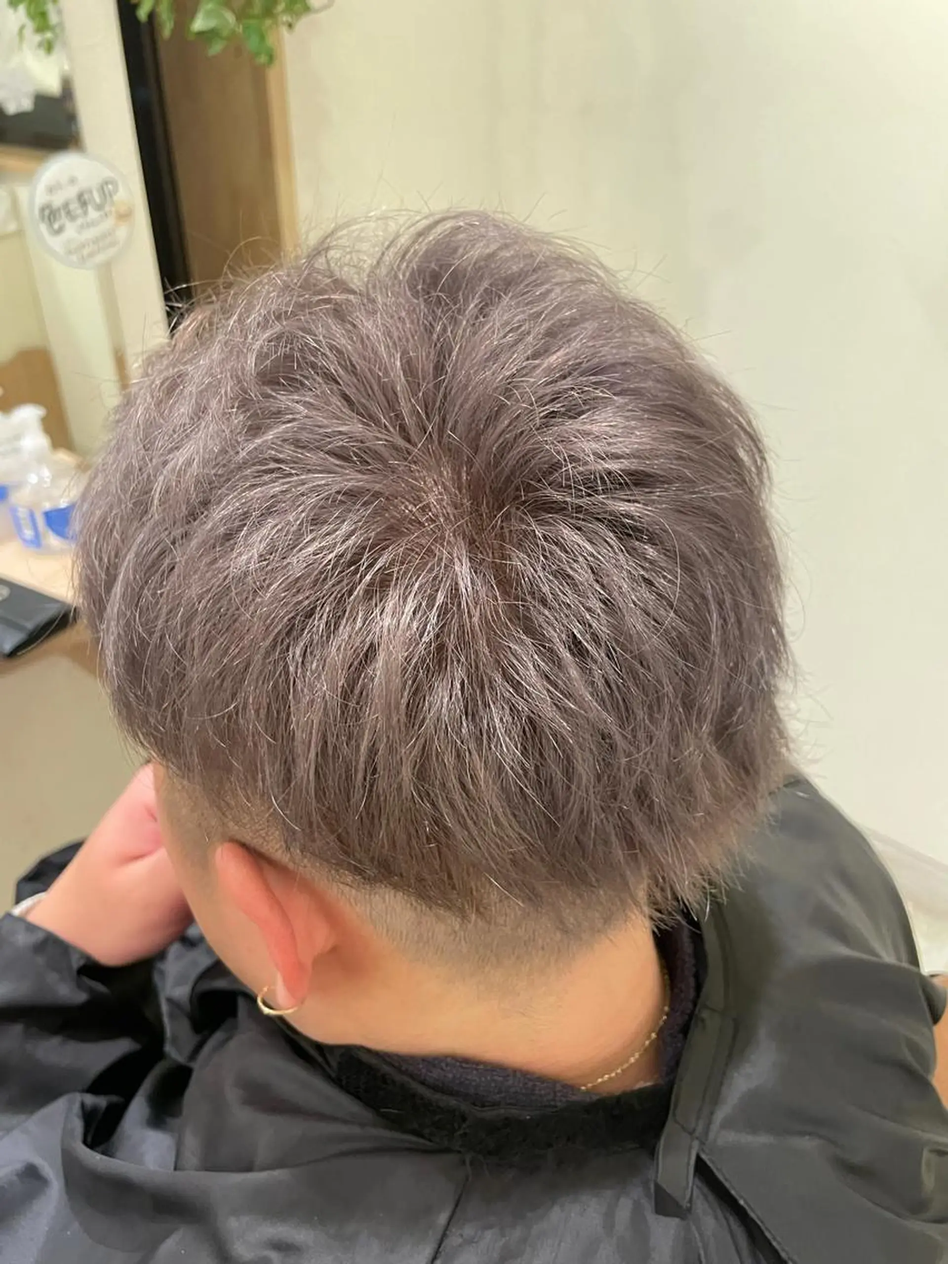 ショート カラー ブリーチ シルバー 村山 かほのヘアスタイル