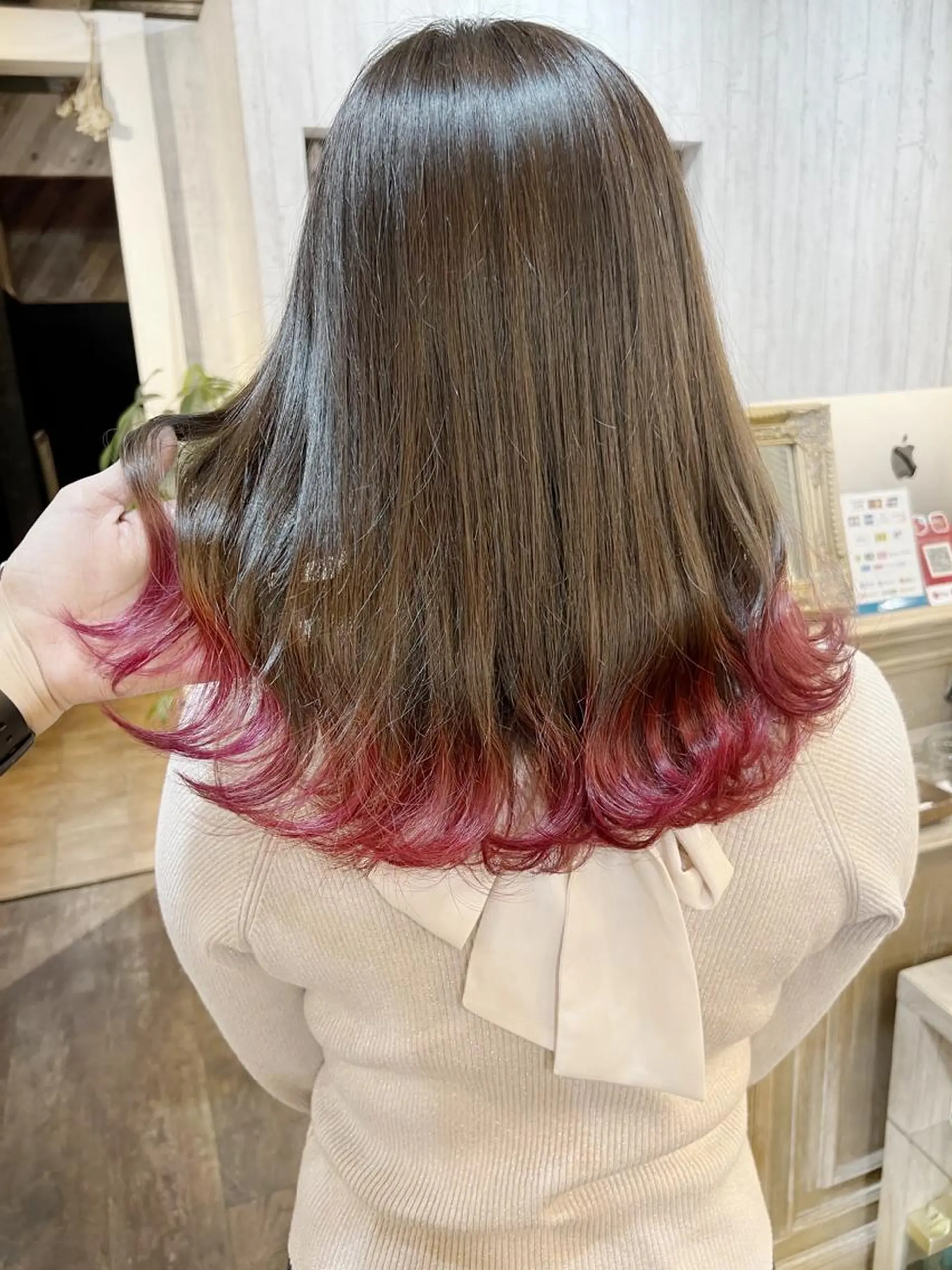 セミロング カラー ダブルカラー イヤリングカラー ハイライトカラー イルミナカラー インナーカラー ヘアカラー トリートメント ヘッドスパ ダブルカラー　/ インナーカラーMiiのヘアスタイル