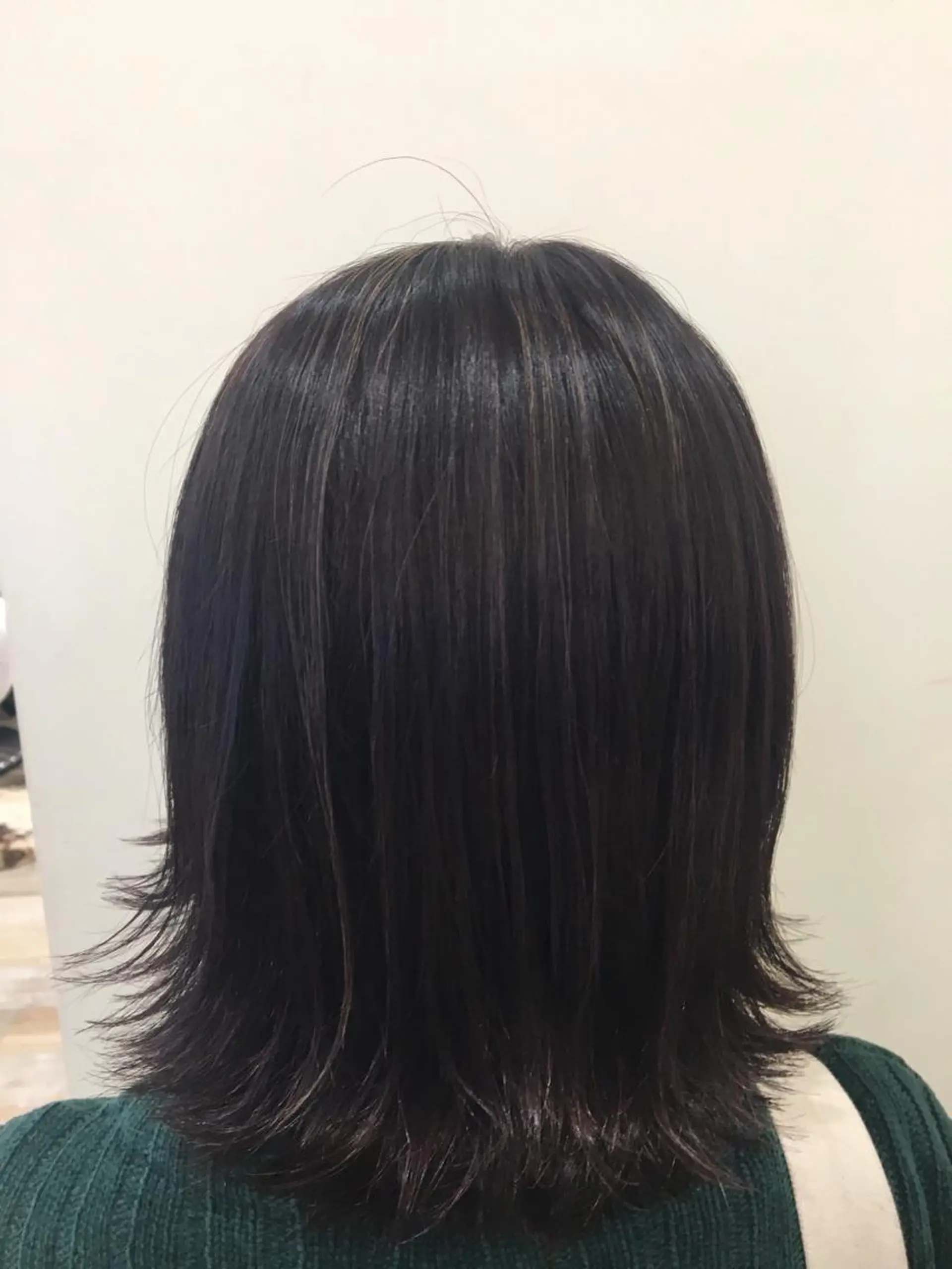 ショート カラー アッシュ ハイライトカラー パープルカラー パープルアッシュ ハイライト ぱつっとボブ/ 小野あかねのヘアスタイル