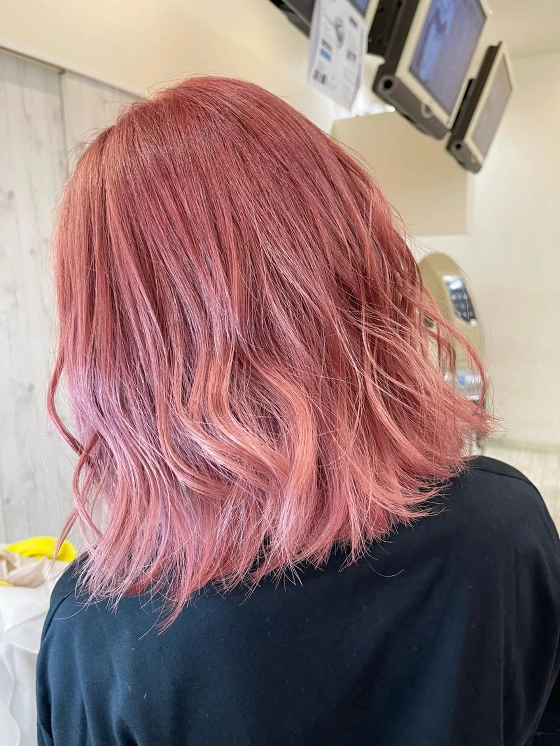 カラー ハイトーンカラー ピンクカラー カット ヘアカラー 名古屋のピンク好き かずくん🦩のヘアスタイル