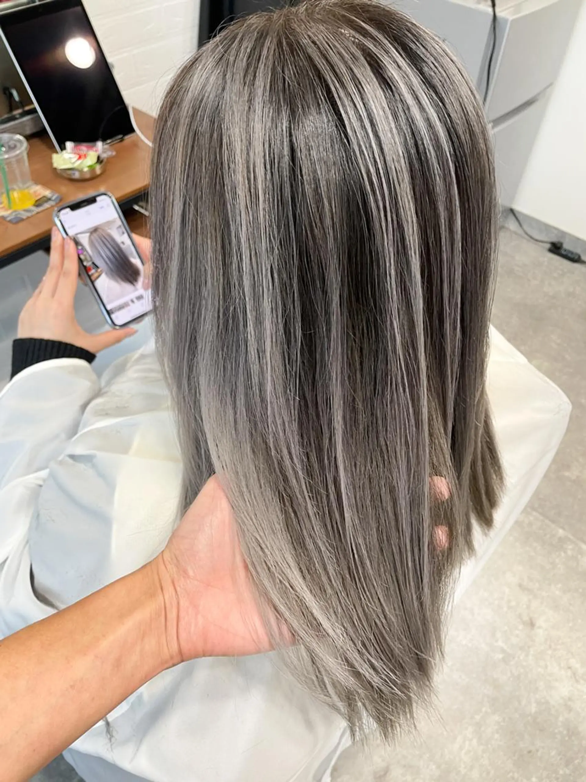 ミディアム カラー バレイヤージュ レイヤーカット ヘアカラー トリートメント WONK. ウォンク 心斎橋のヘアスタイル