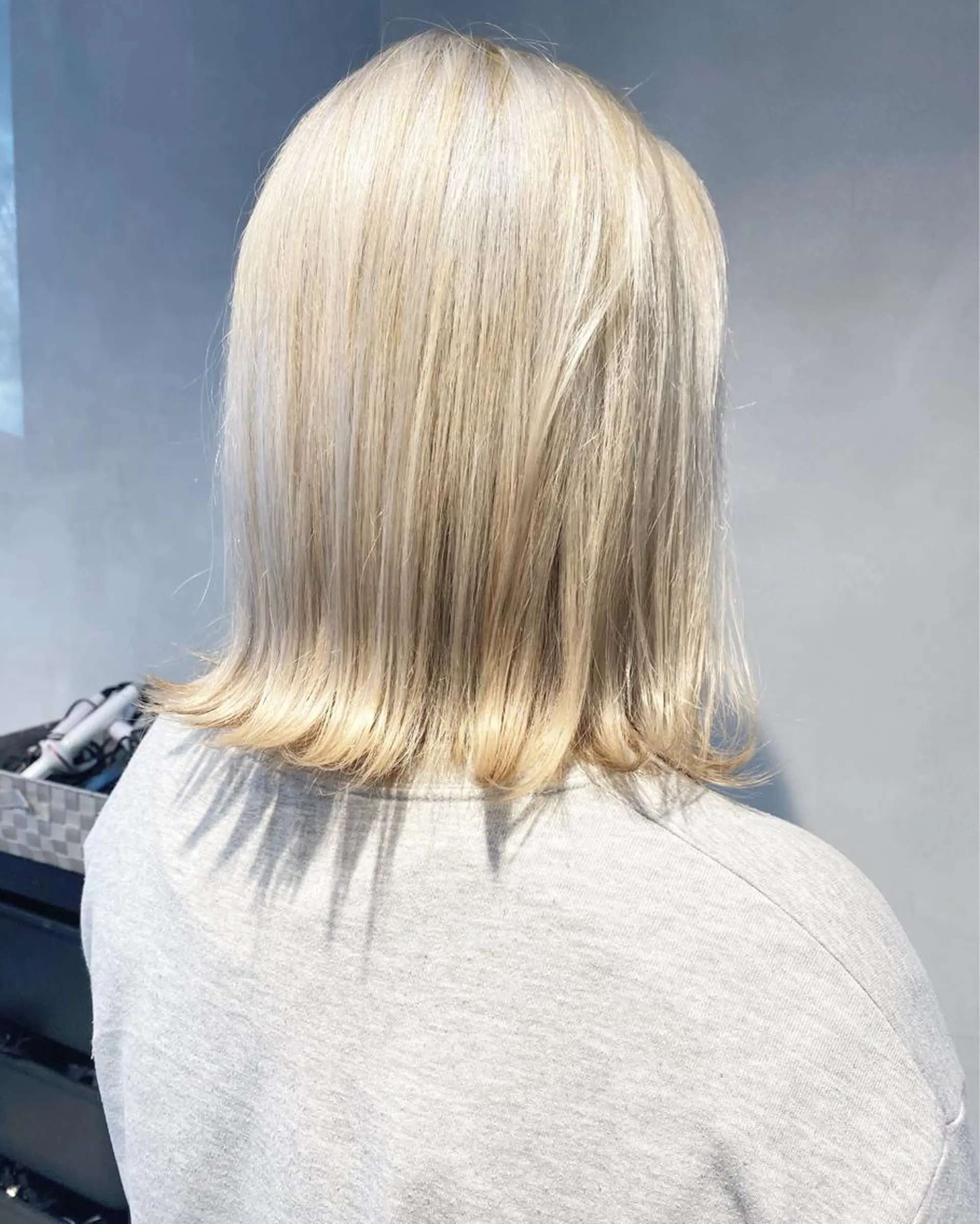 ミディアム カラー ヘアアレンジ ベージュカラー ホワイトベージュ #ブリーチカラー Akihoのヘアスタイル