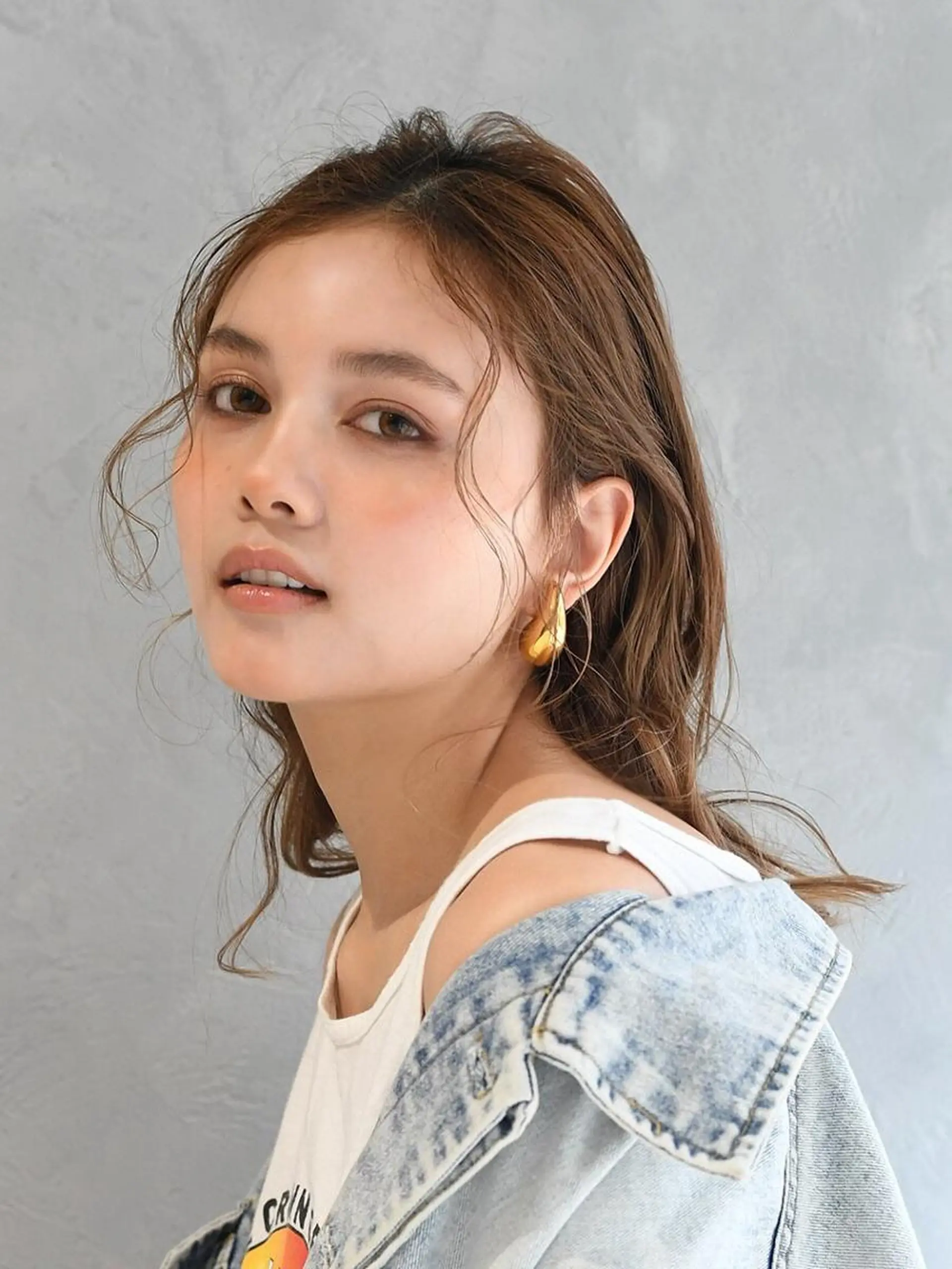 セミロング カラー ブリーチ 透明感カラー ダブルカラー ブリーチなしカラー アース越谷 レイクタウン店のヘアスタイル