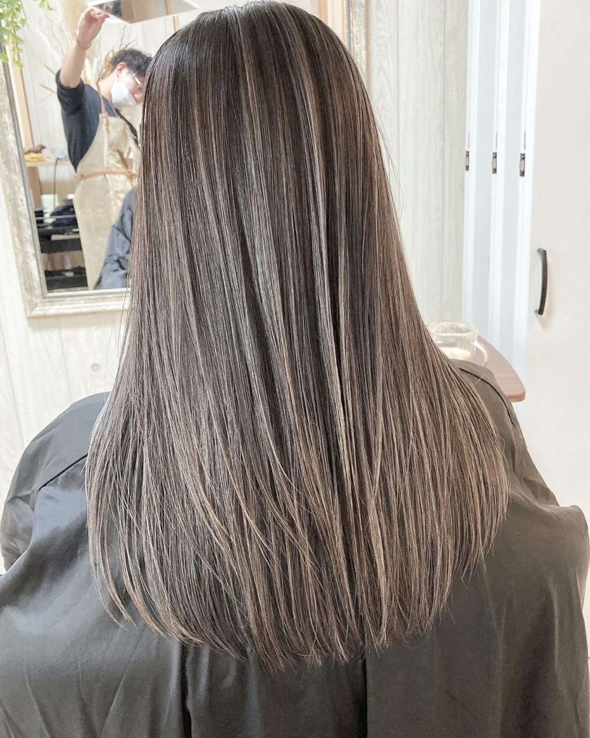 セミロング カラー MERCI所属・マツモト コウダイのヘアスタイル